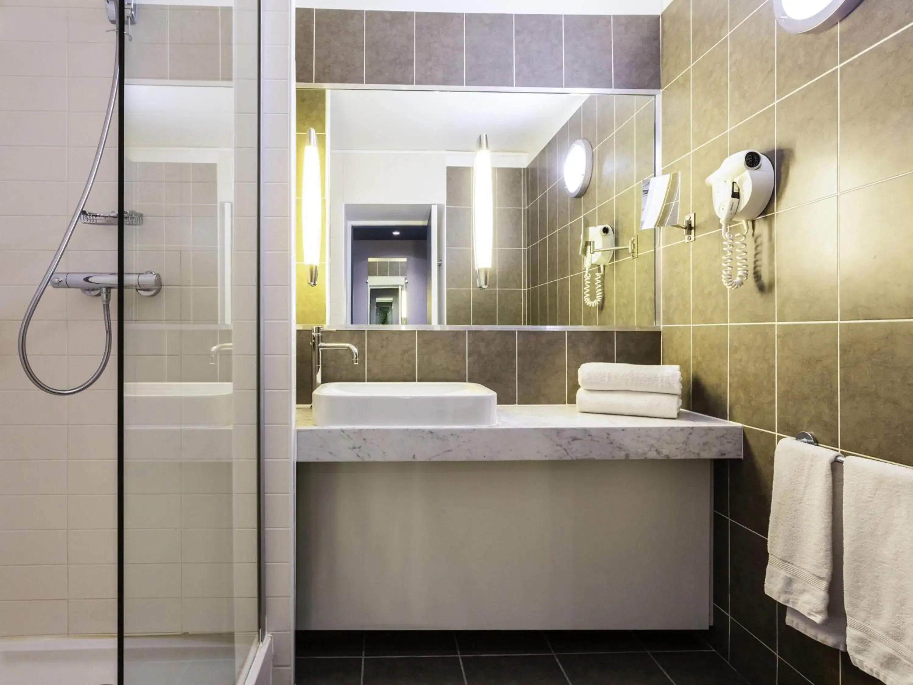 Bedroom in Mercure Bordeaux Centre Ville Bedroom in Mercure Bordeaux Centre Ville