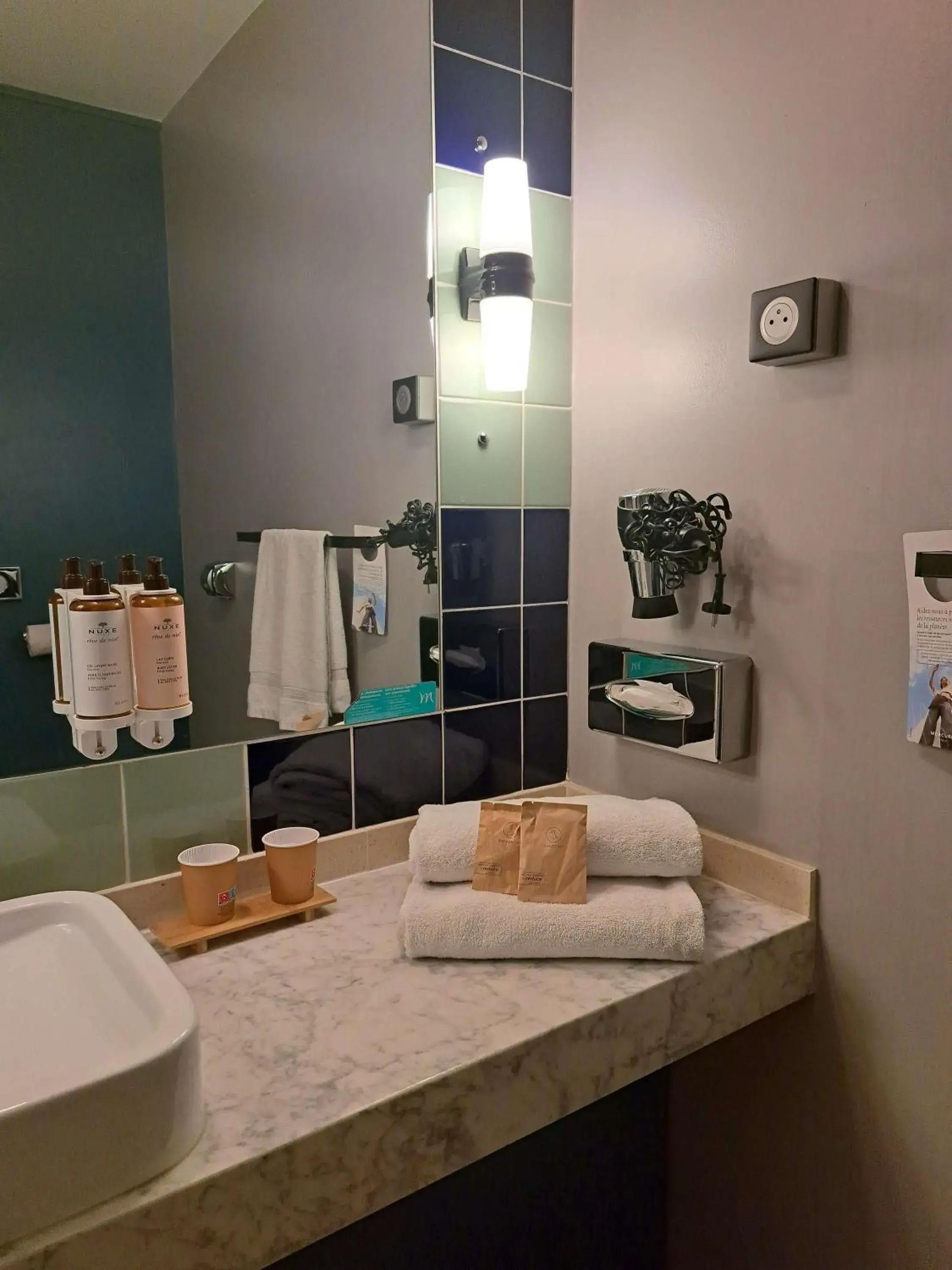 Bedroom in Mercure Bordeaux Centre Ville Bedroom in Mercure Bordeaux Centre Ville