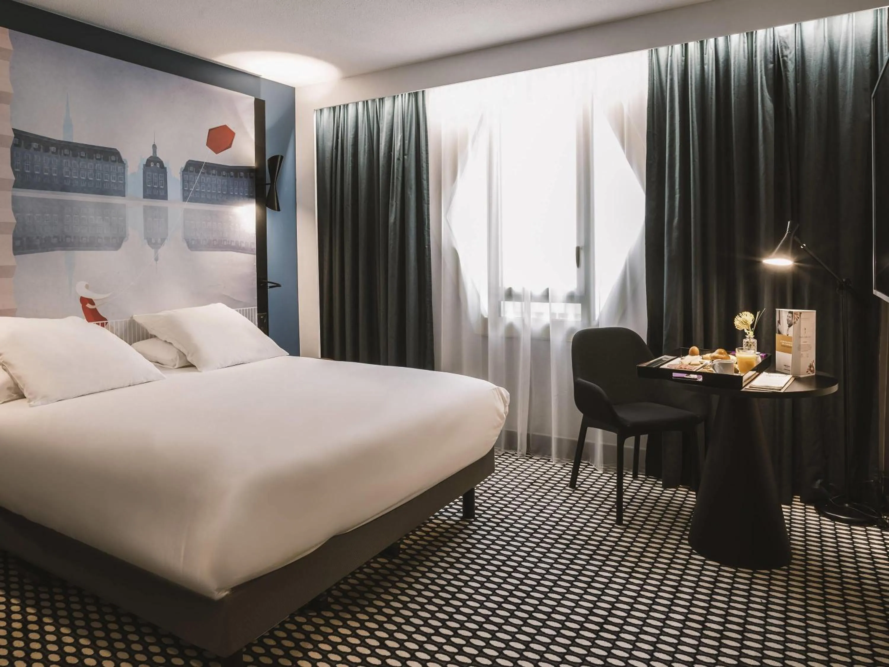 Bedroom, Bed in Mercure Bordeaux Centre Ville