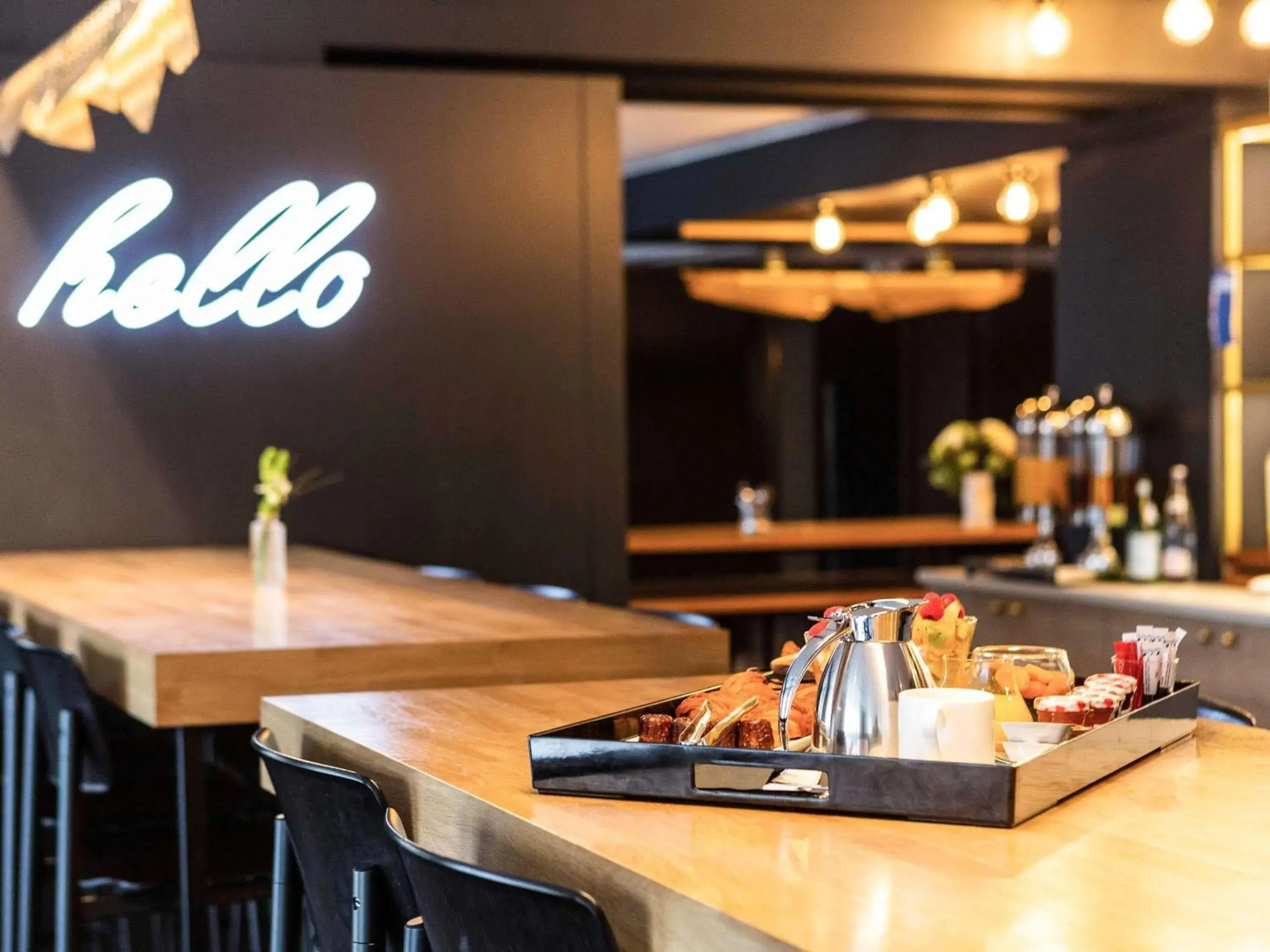 Breakfast in Mercure Bordeaux Centre Ville Breakfast in Mercure Bordeaux Centre Ville