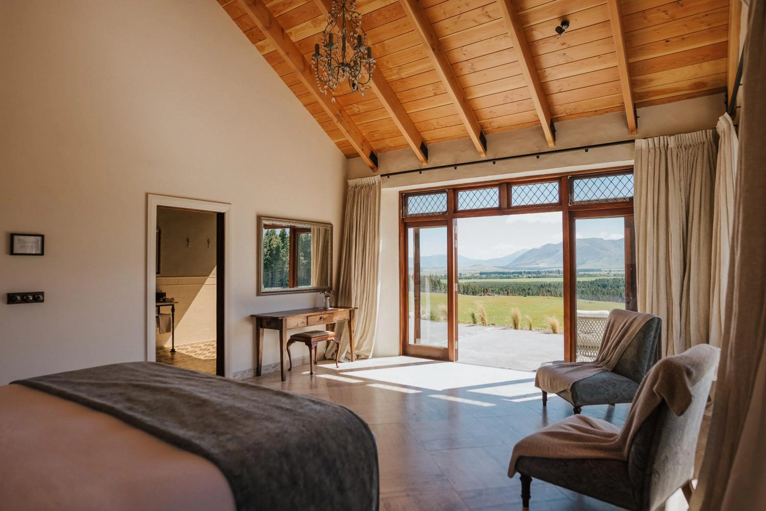 Photo of the whole room, Bed in Mt Cook Lakeside Retreat