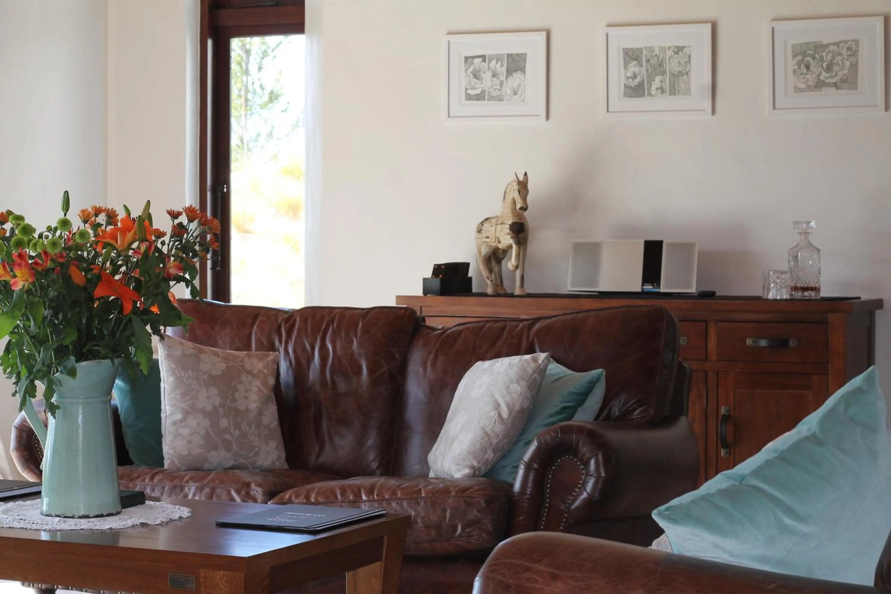 Lounge or bar in Mt Cook Lakeside Retreat