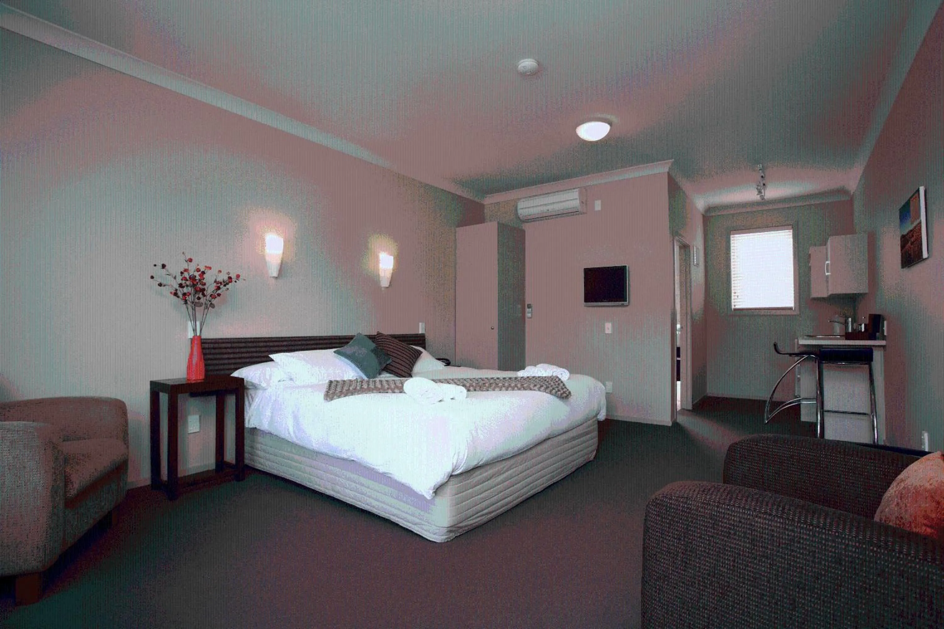 Coffee/tea facilities, Bed in Hawkdun Lodge Motel