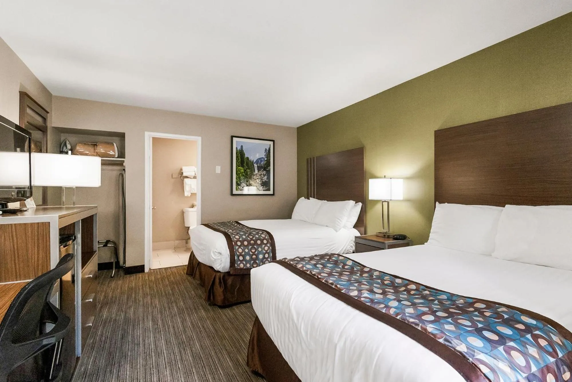 Photo of the whole room, Bed in Heritage Inn - Yosemite/Sonora