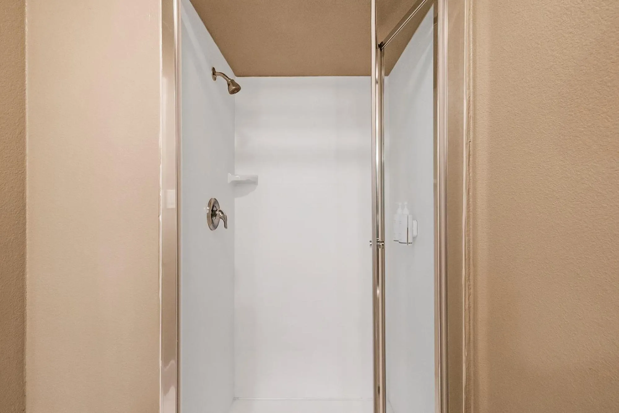 Shower in Heritage Inn - Yosemite/Sonora