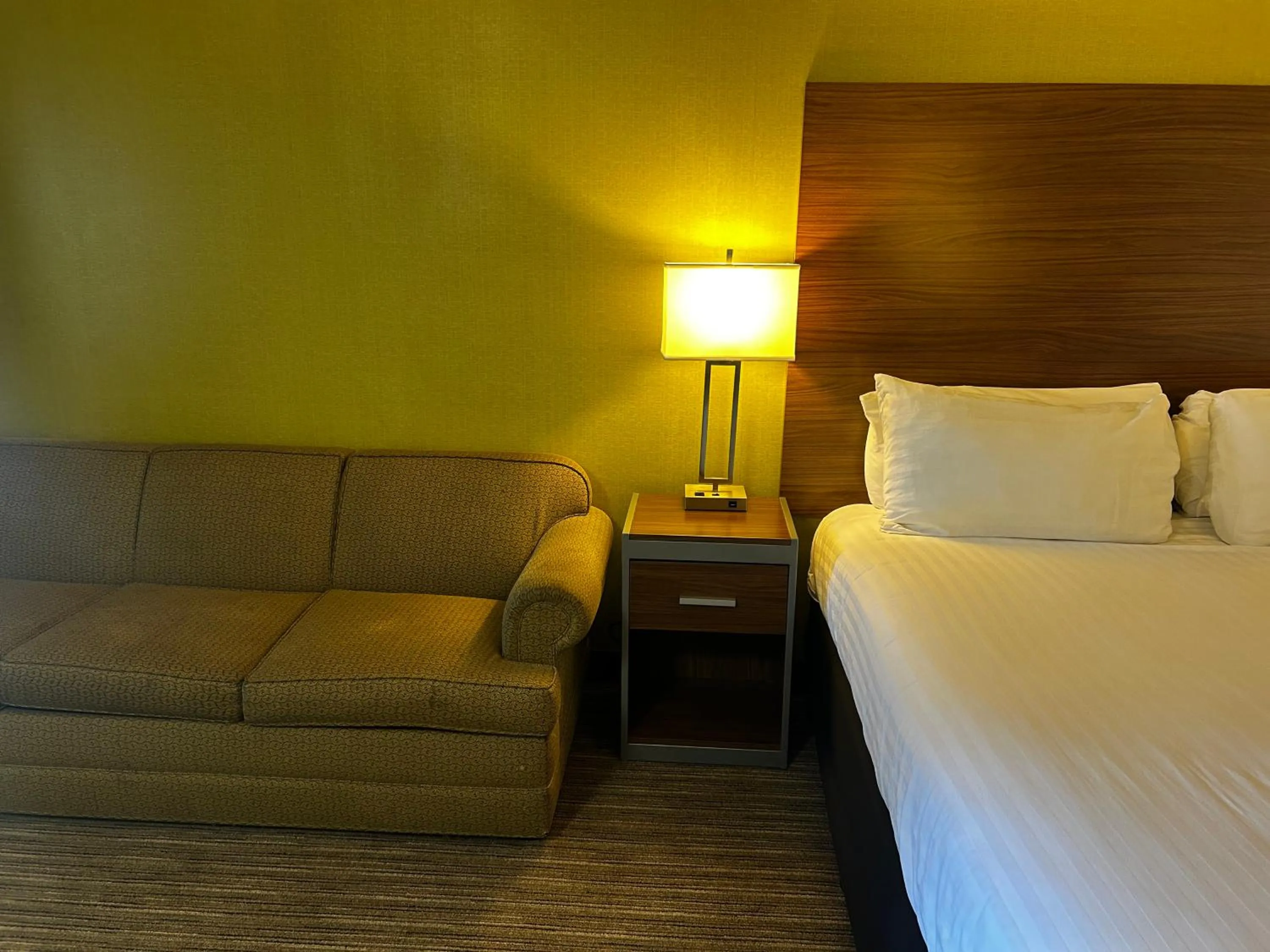 Bed in Heritage Inn - Yosemite/Sonora