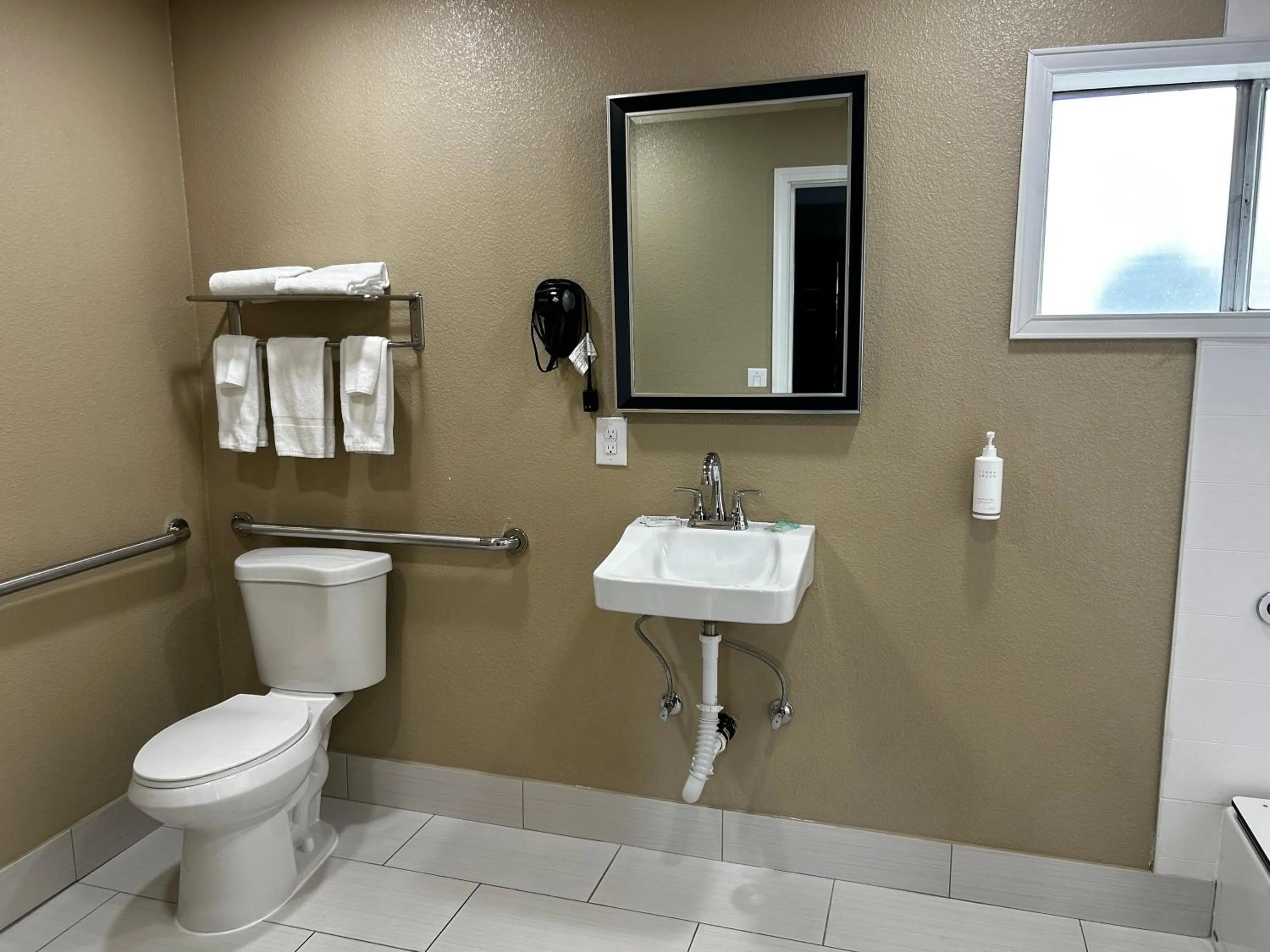 Bathroom in Heritage Inn - Yosemite/Sonora