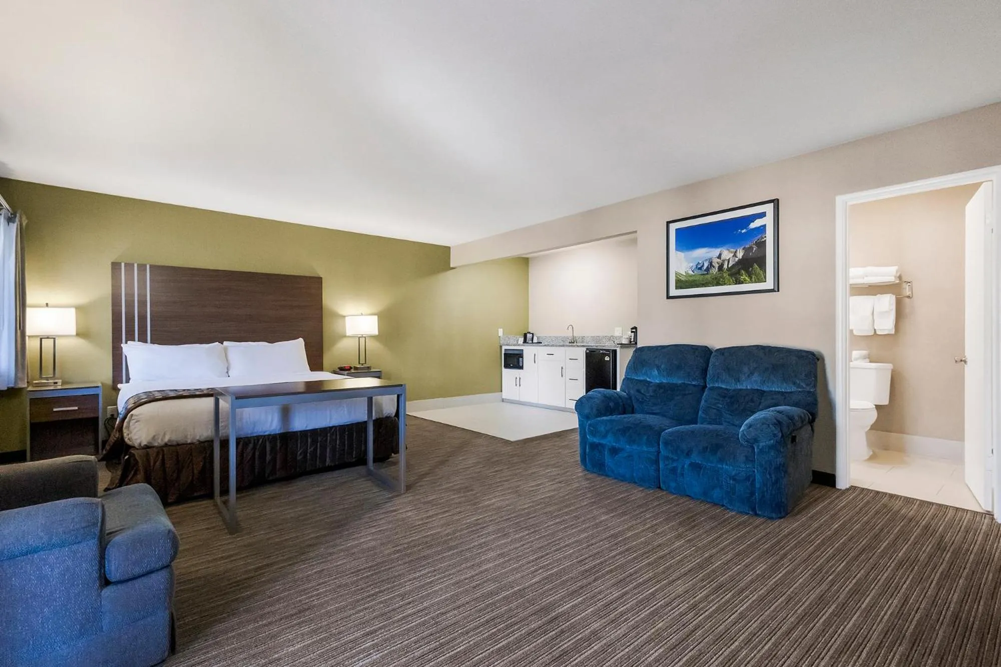 Photo of the whole room, Bed in Heritage Inn - Yosemite/Sonora