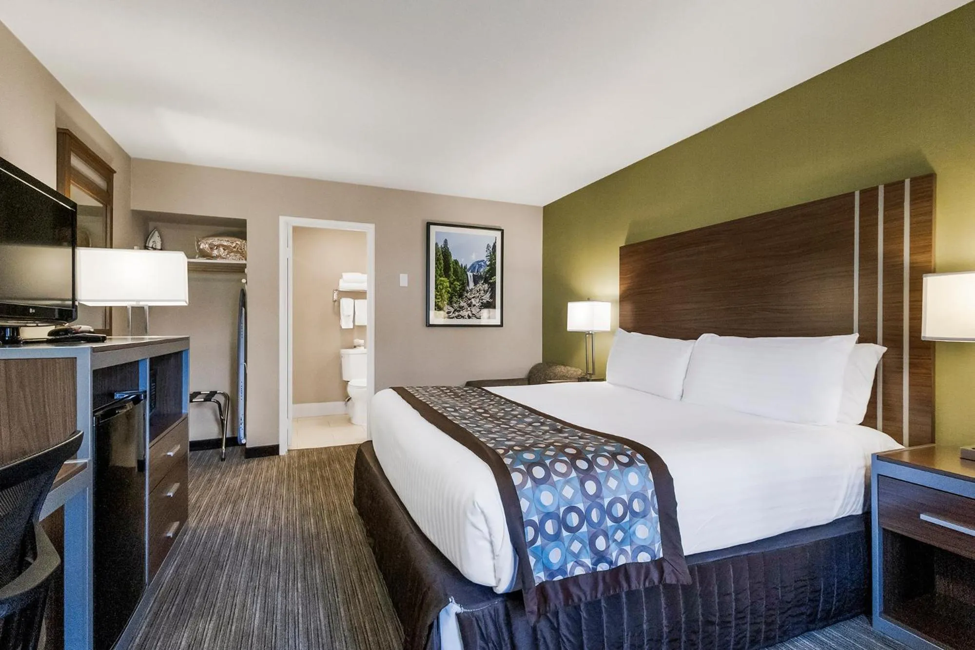 Photo of the whole room, Bed in Heritage Inn - Yosemite/Sonora