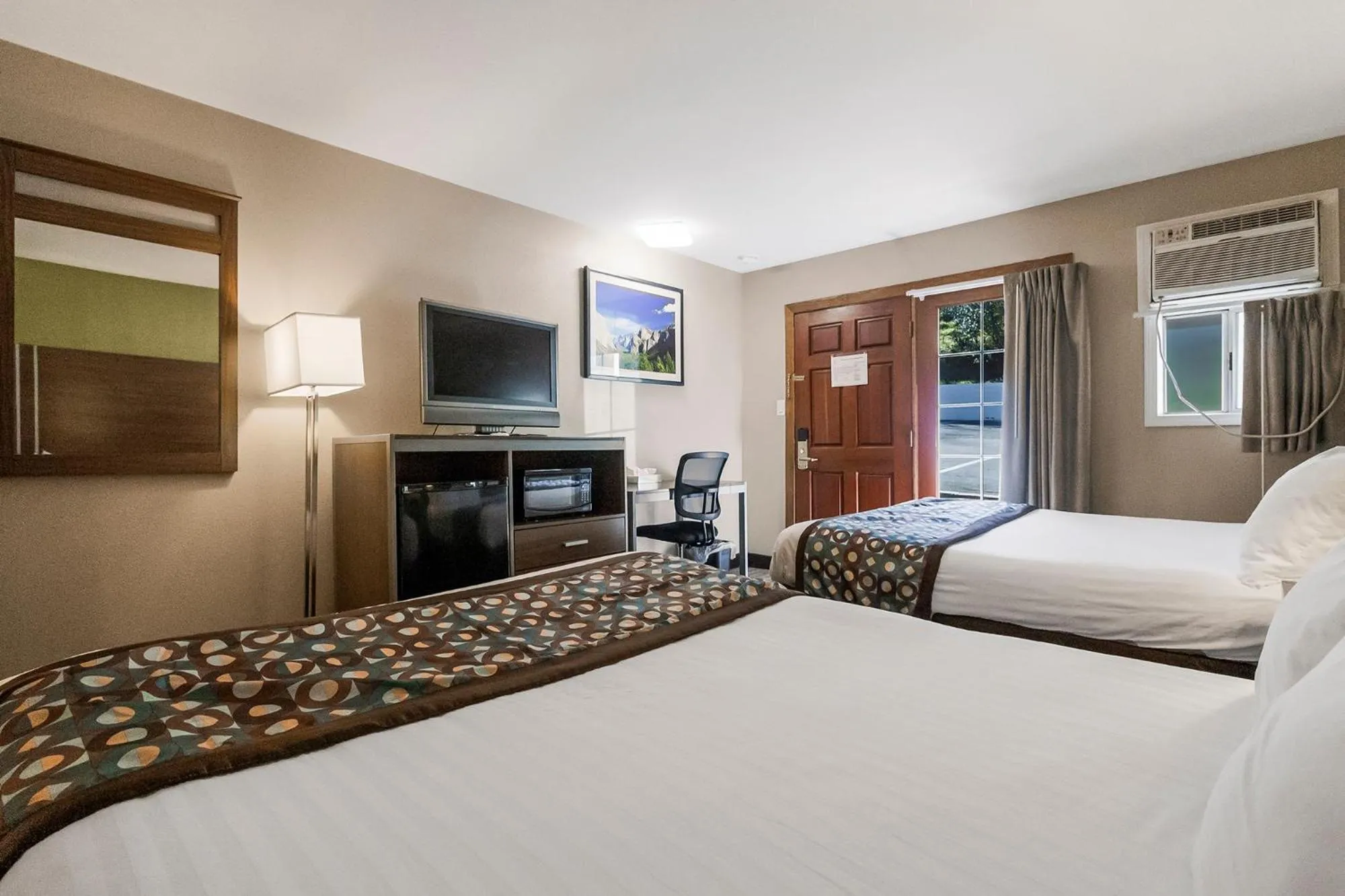 Photo of the whole room, Bed in Heritage Inn - Yosemite/Sonora