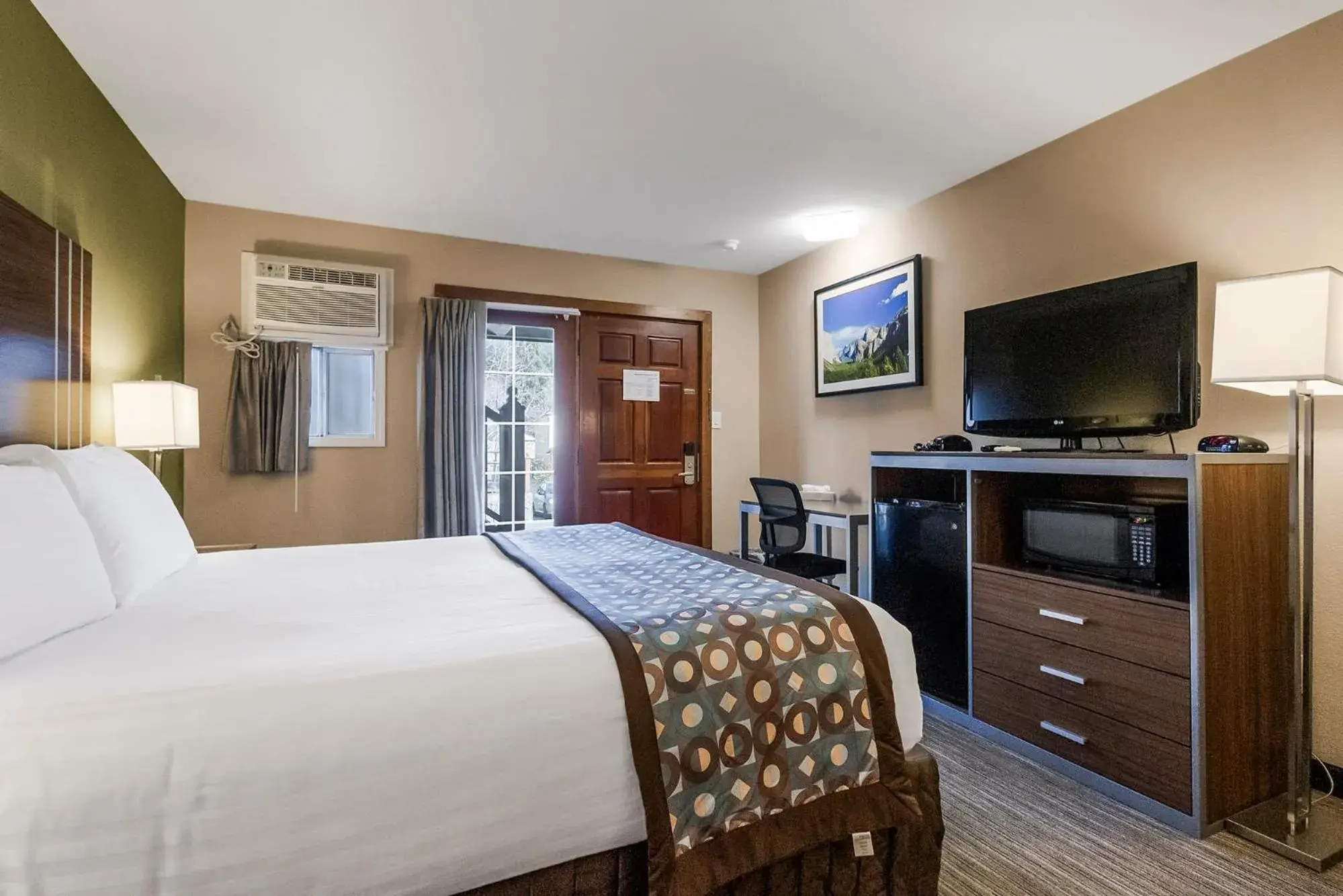 Photo of the whole room, Bed in Heritage Inn - Yosemite/Sonora Photo of the whole room, Bed in Heritage Inn - Yosemite/Sonora