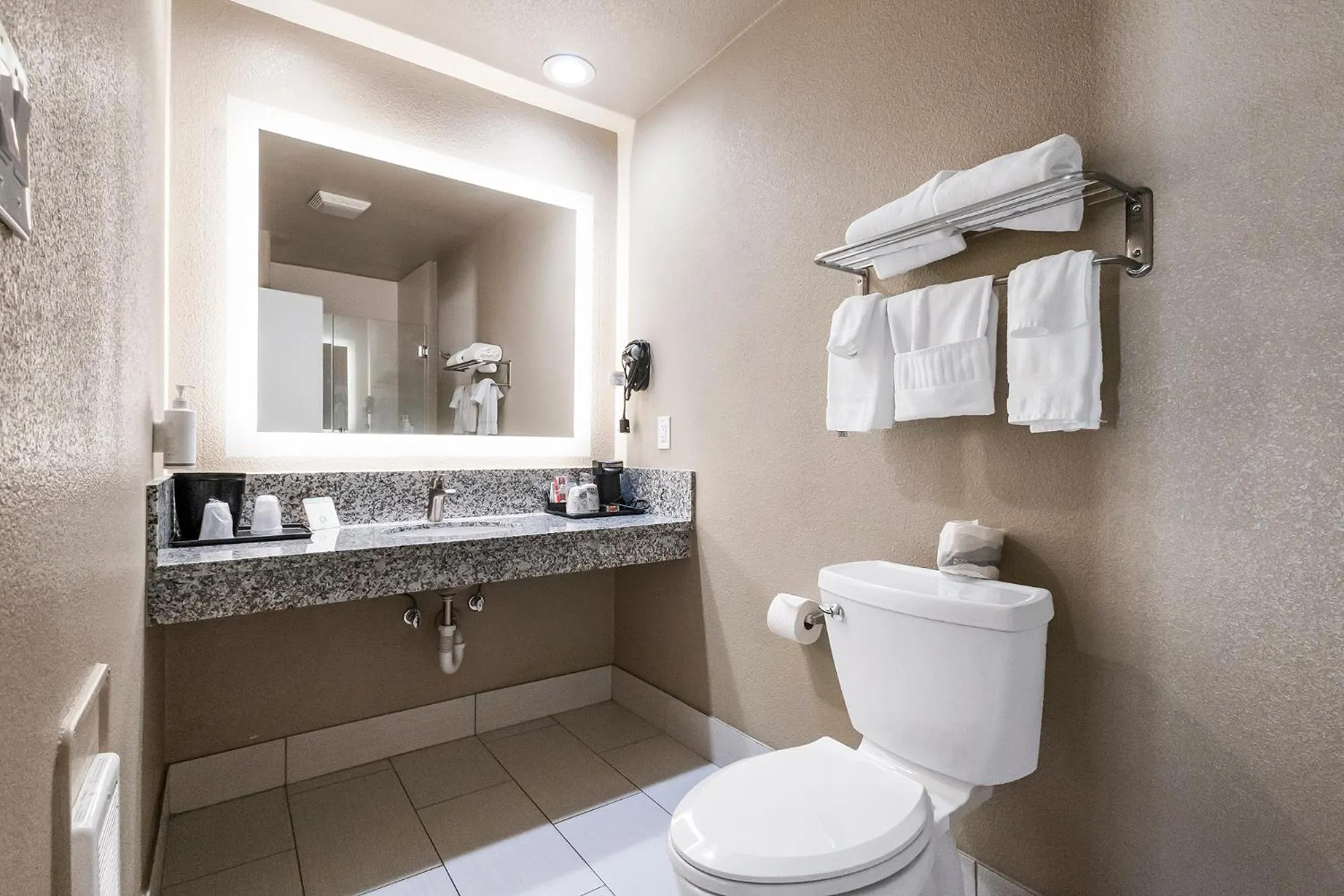 Bathroom in Heritage Inn - Yosemite/Sonora