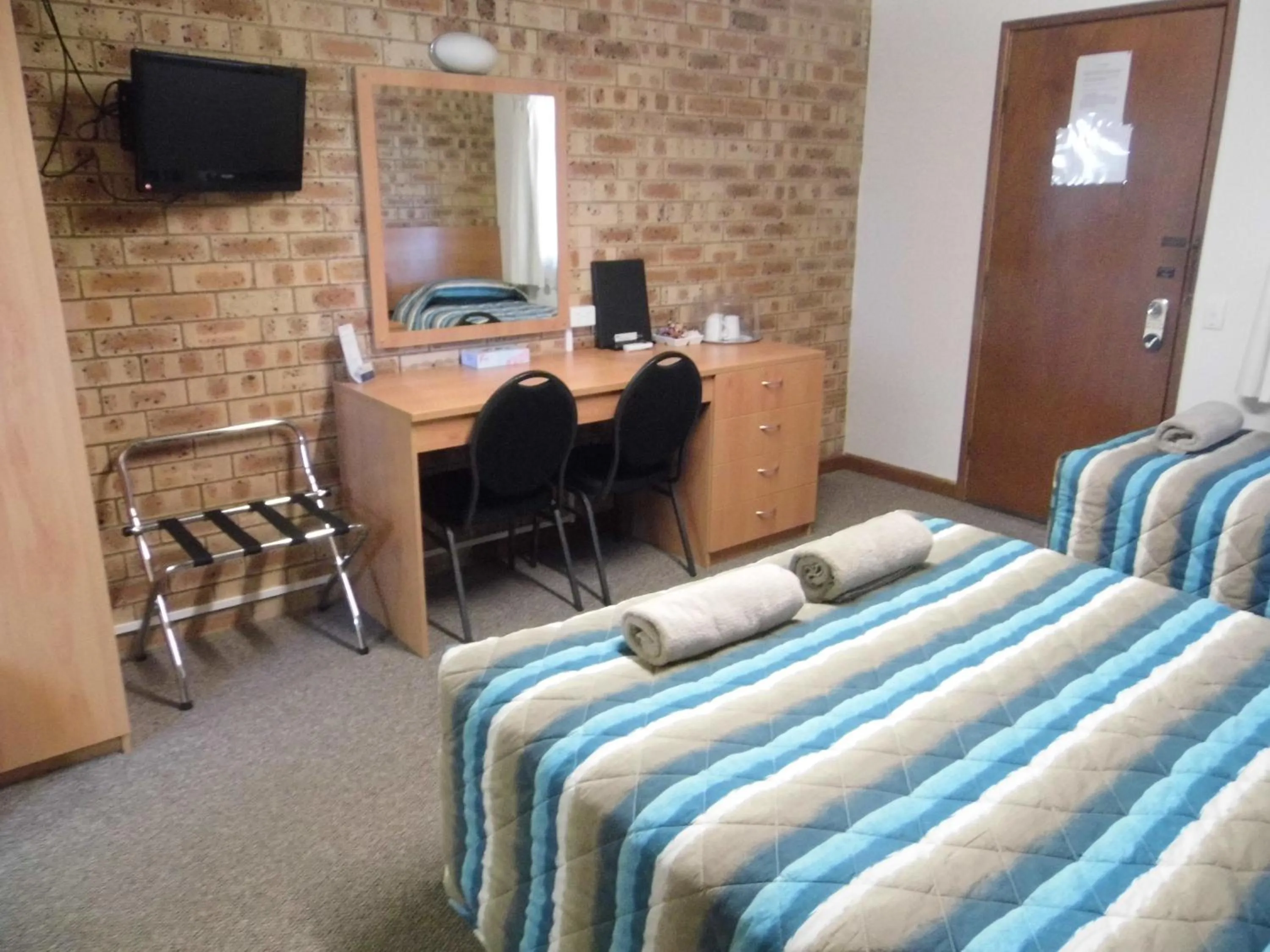 Photo of the whole room, Bed in Nanango Fitzroy Motel