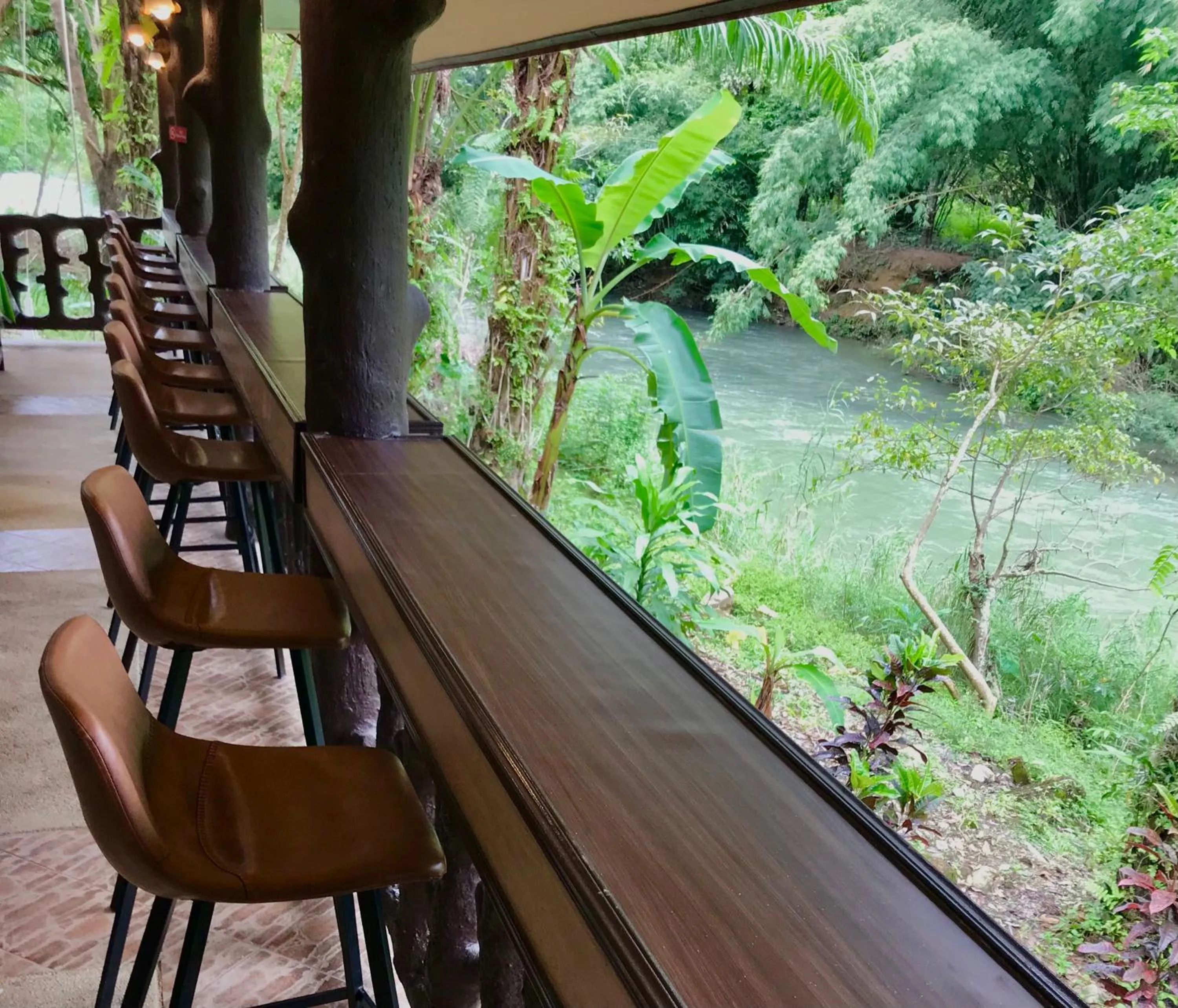 Restaurant/places to eat in Khao Sok River Lodge Hotel