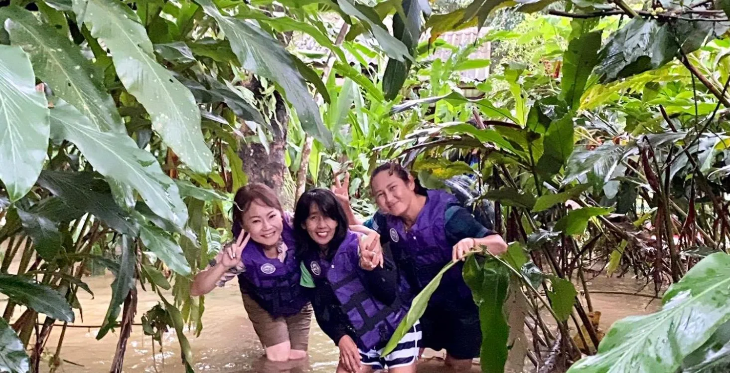 Guests in Khao Sok River Lodge Hotel