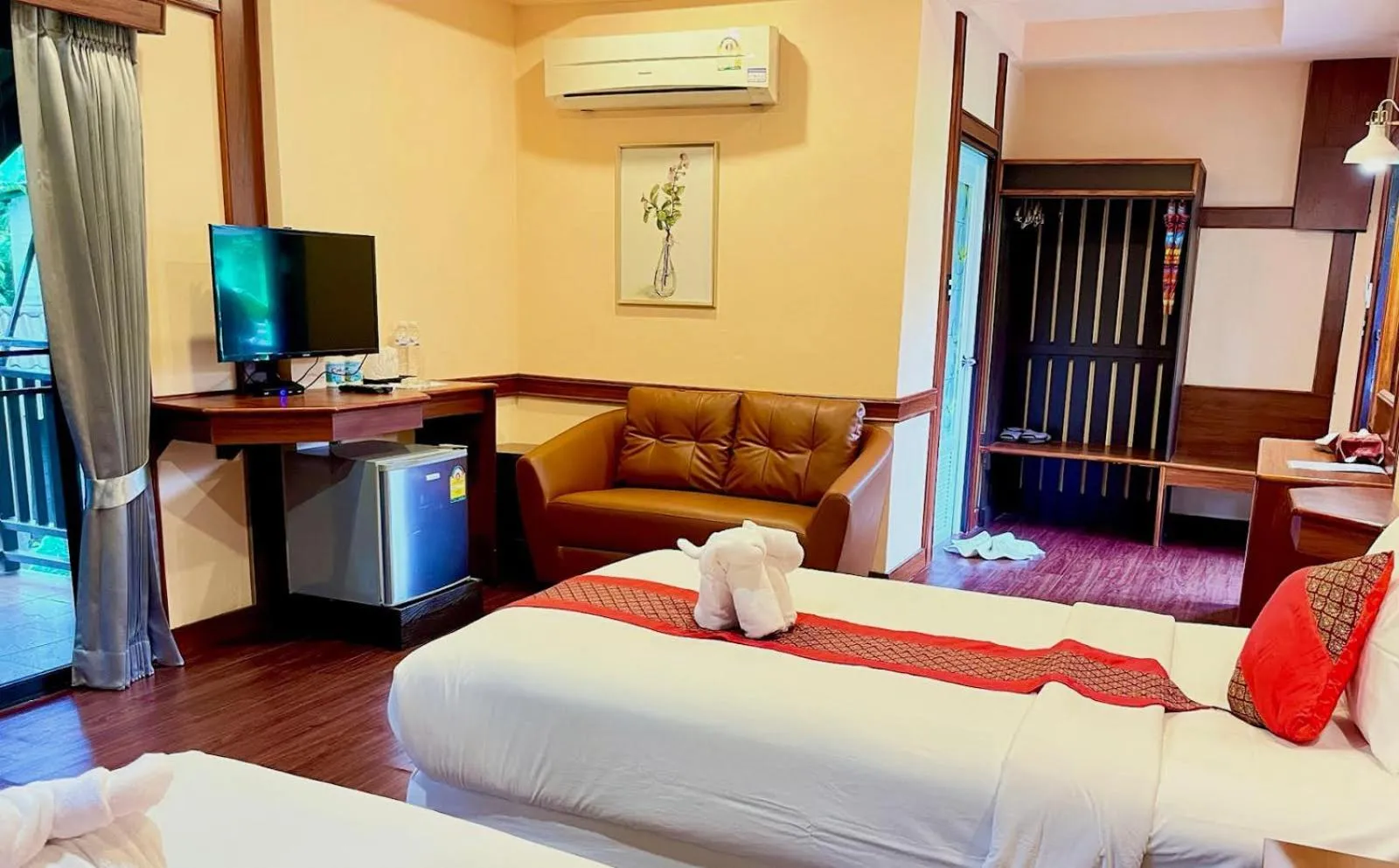 Bed in Khao Sok River Lodge Hotel