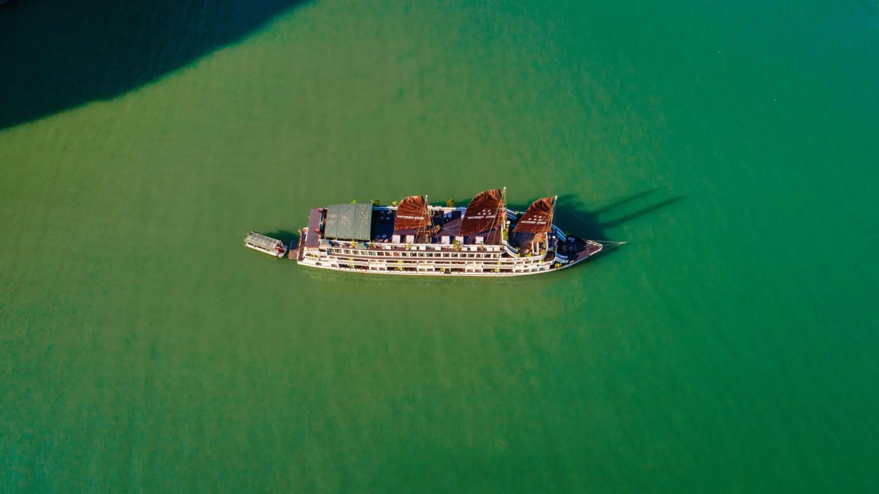 Bird's eye view in Victory Star Cruise Bird's eye view in Victory Star Cruise