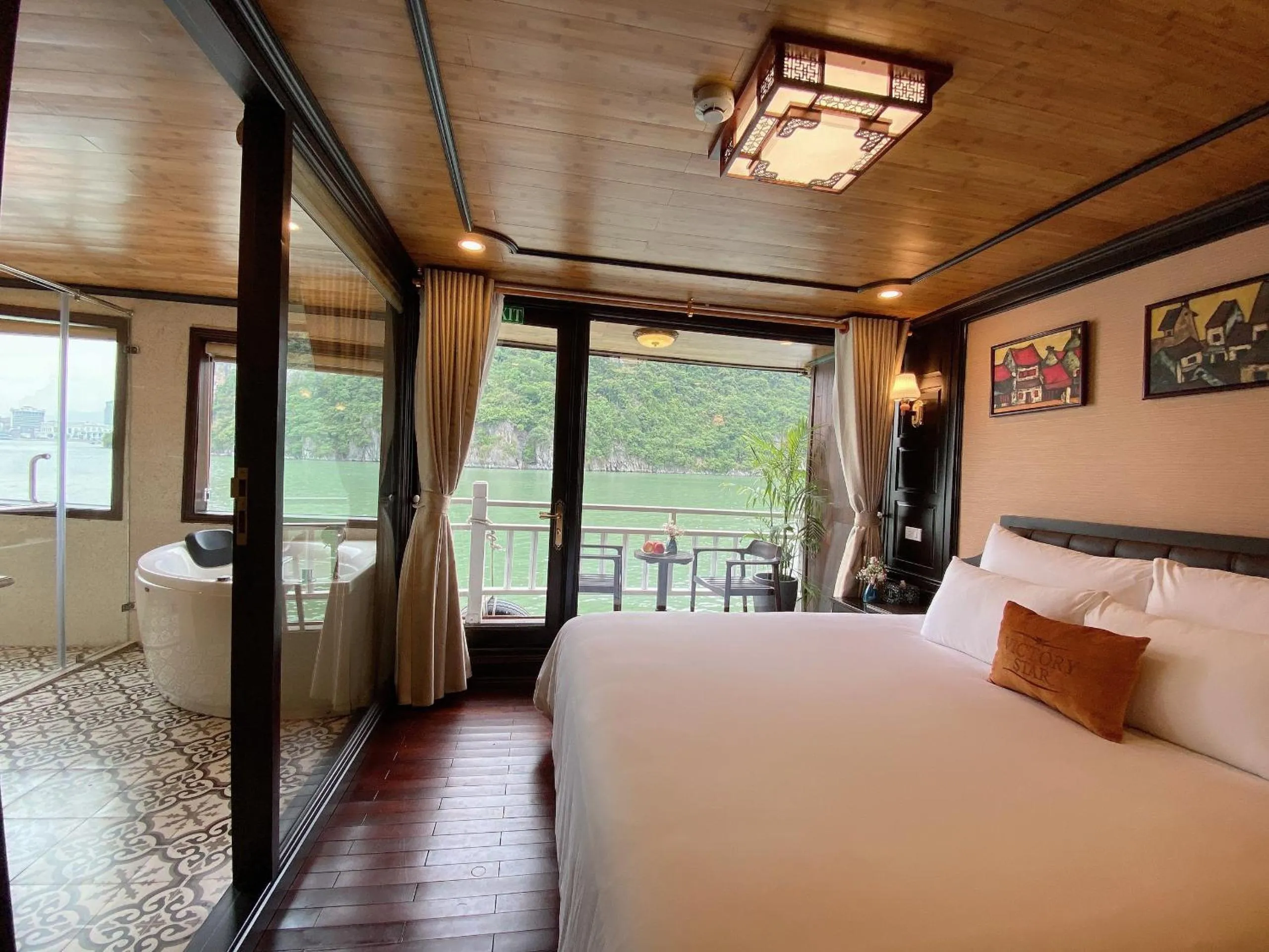 Bedroom, Bed in Victory Star Cruise