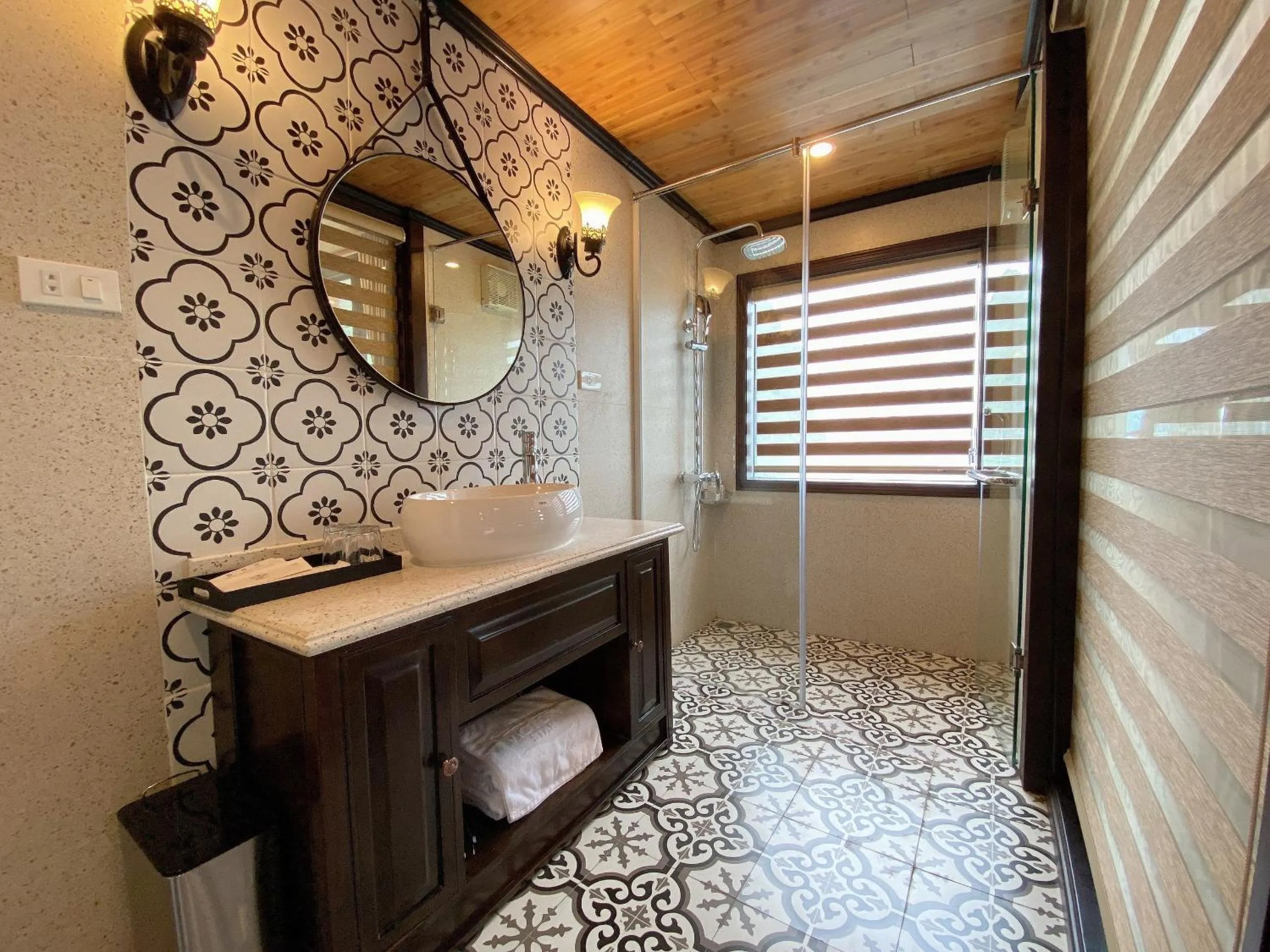 Bathroom in Victory Star Cruise