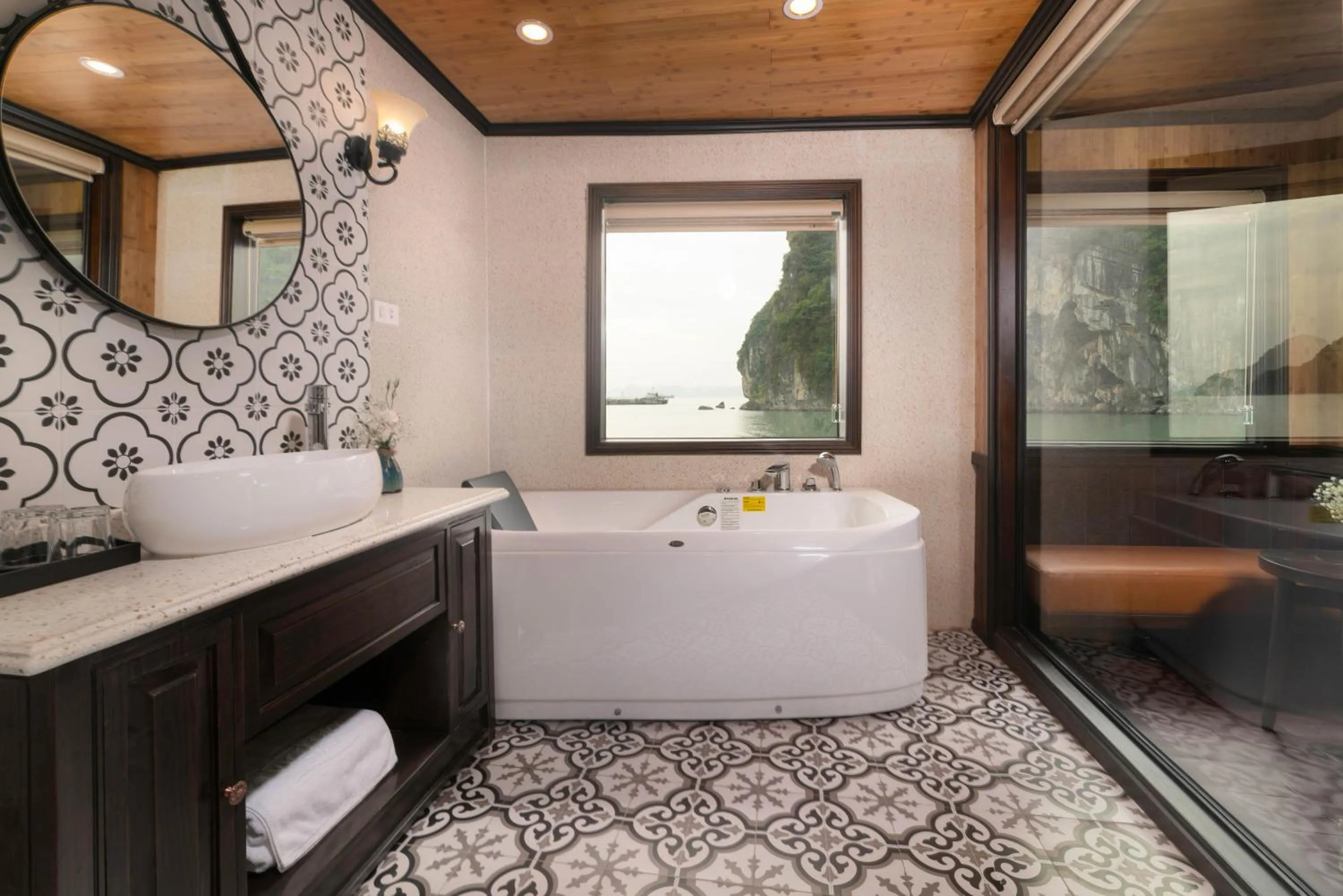 Toilet in Victory Star Cruise