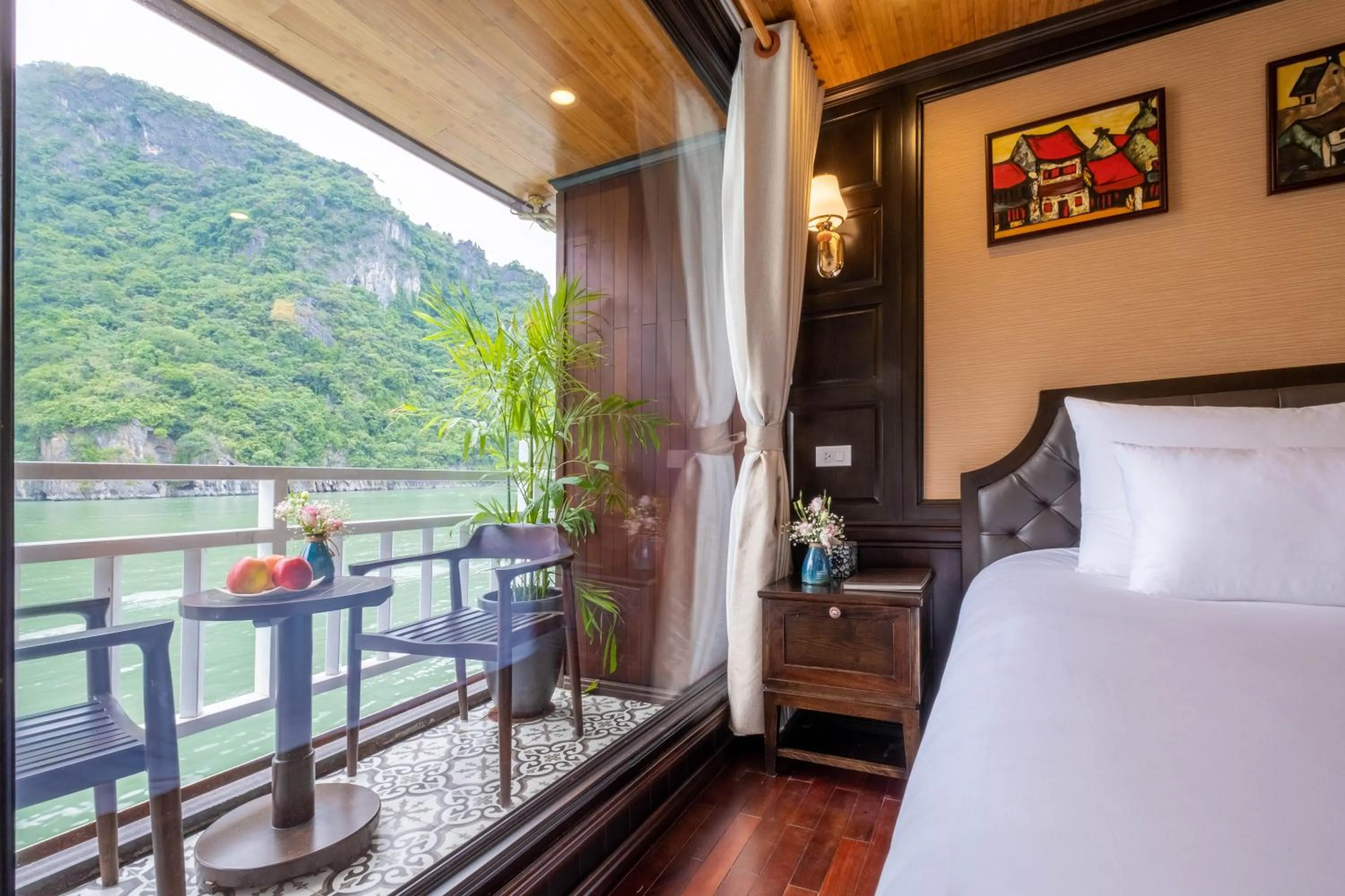 Balcony/Terrace, Bed in Victory Star Cruise