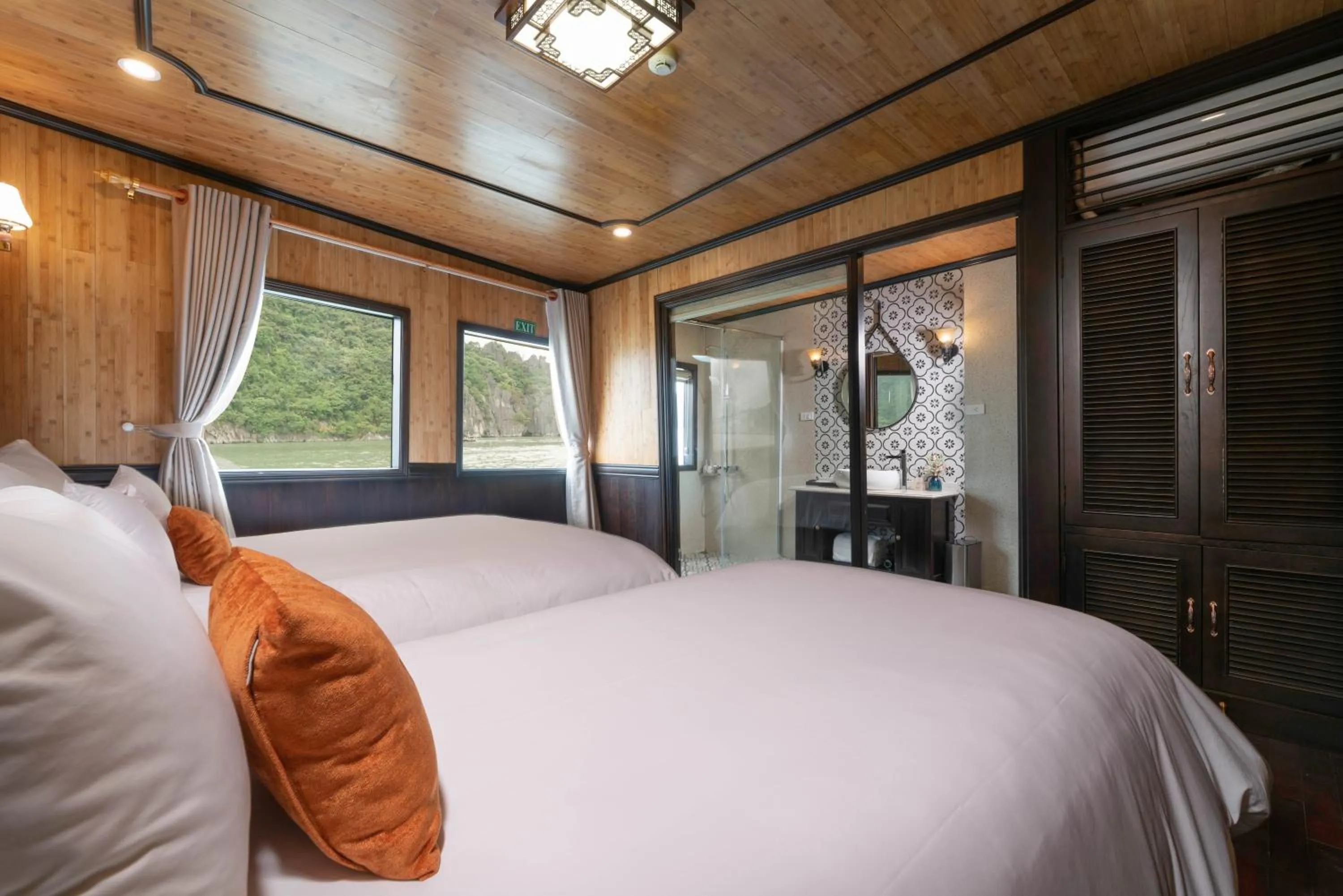 Bedroom, Bed in Victory Star Cruise