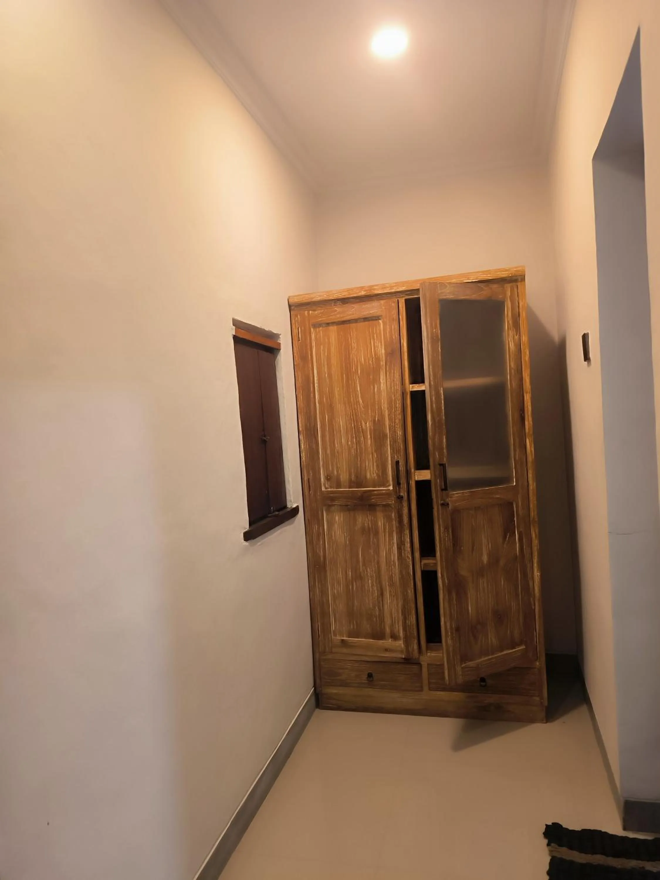 wardrobe in Arsa Homestay & Spa
