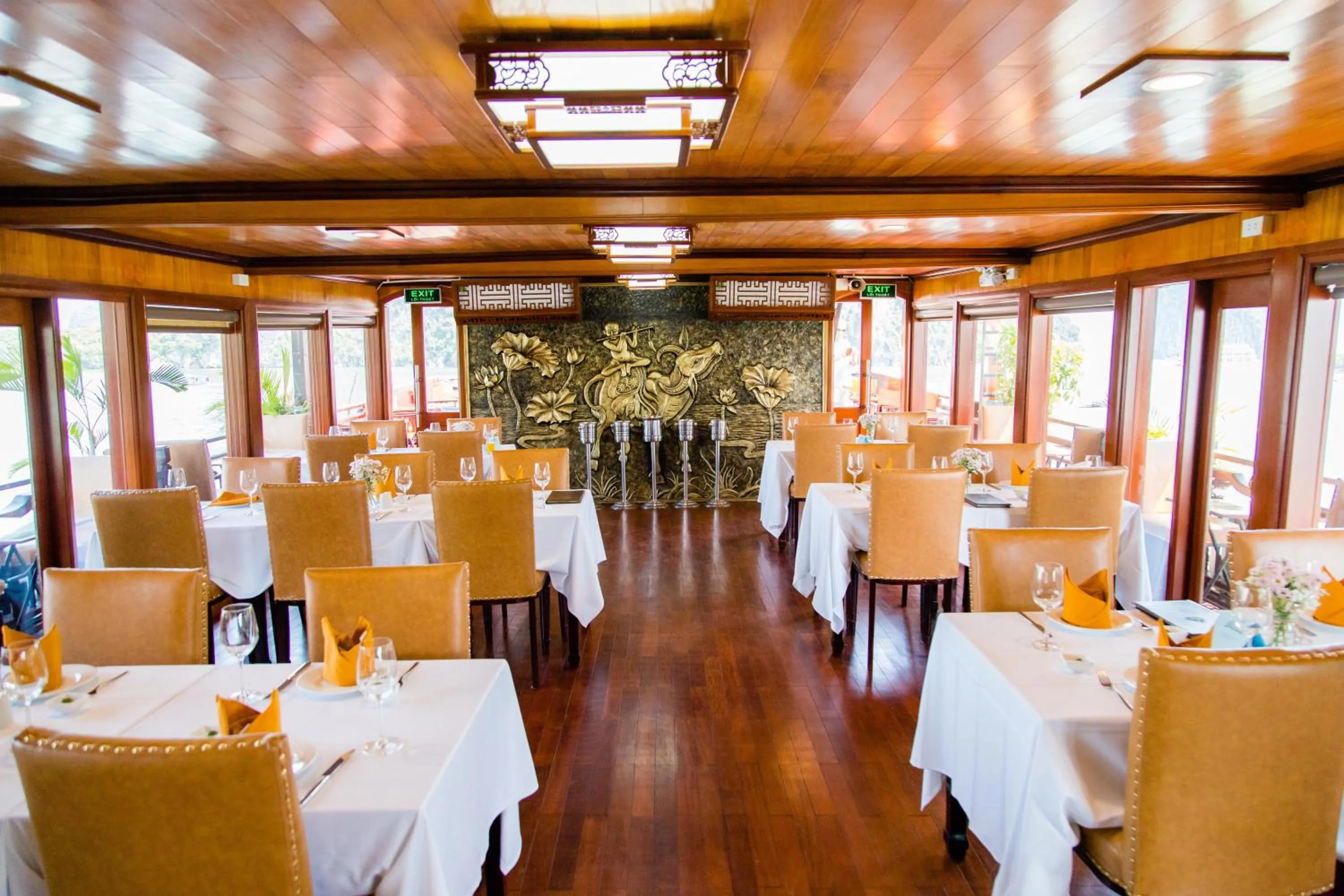 Restaurant/places to eat in Victory Cruise