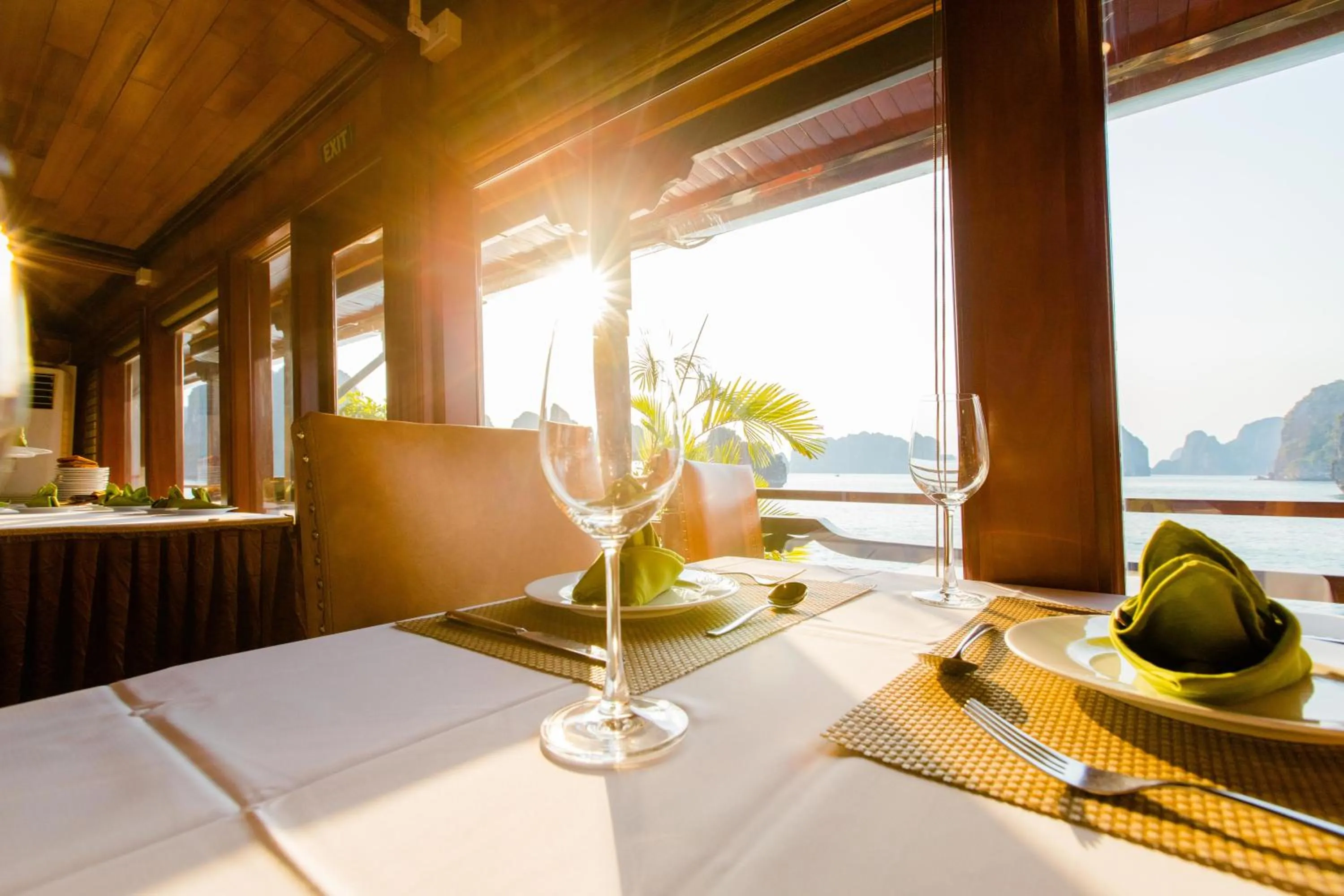 Restaurant/places to eat in Victory Cruise