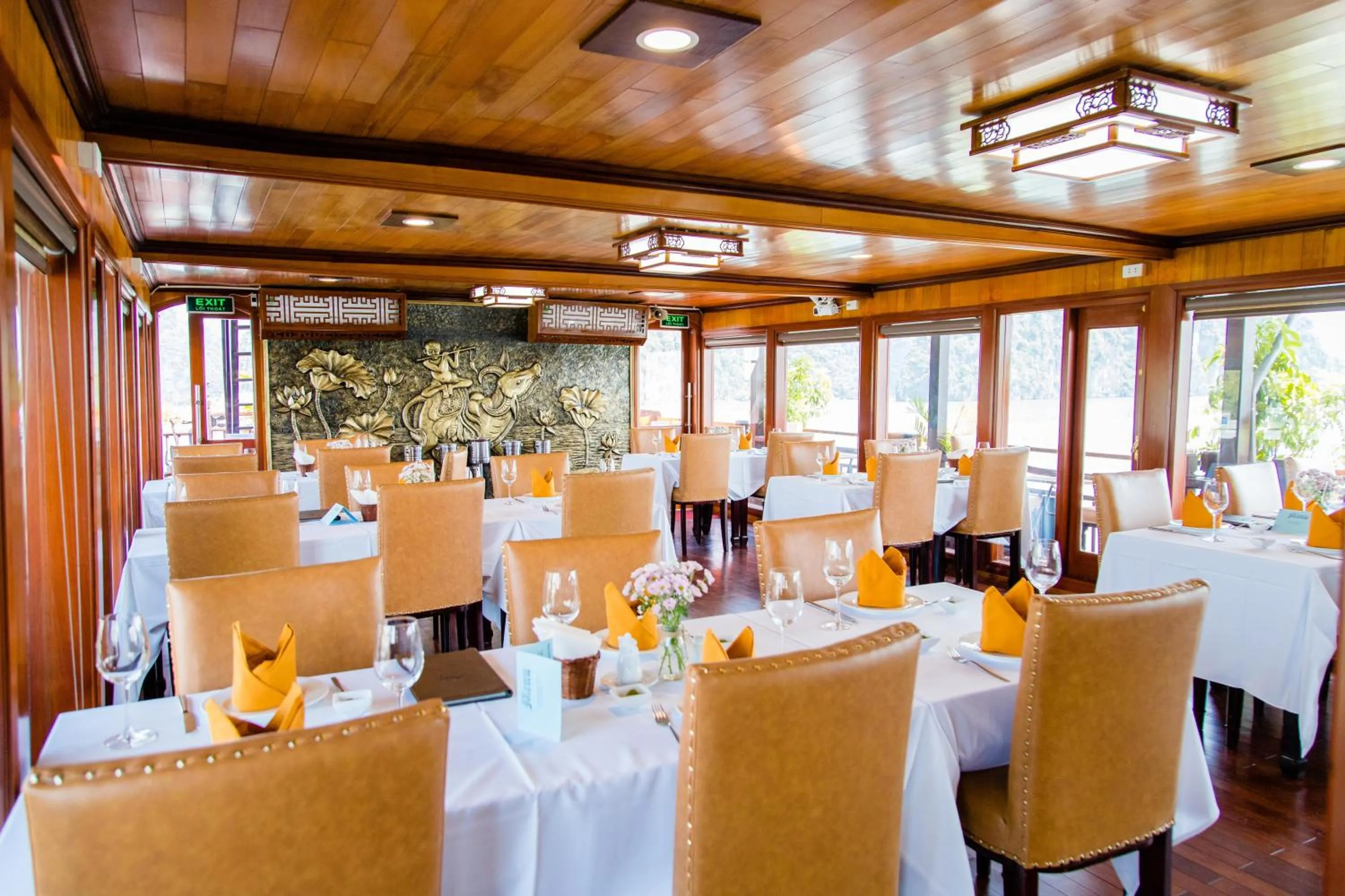 Restaurant/places to eat in Victory Cruise