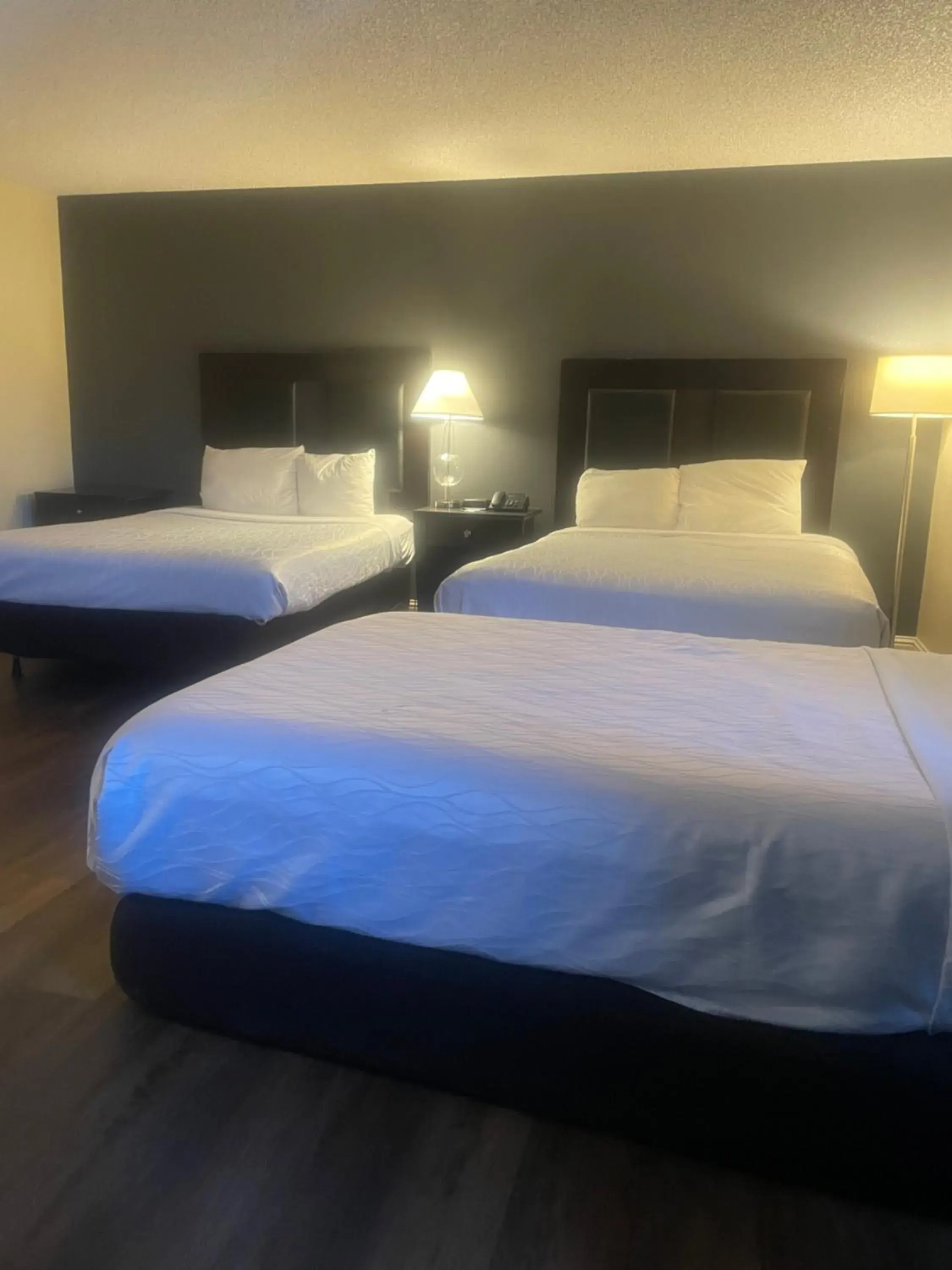 Bedroom, Bed in Sutter Inn Bedroom, Bed in Sutter Inn