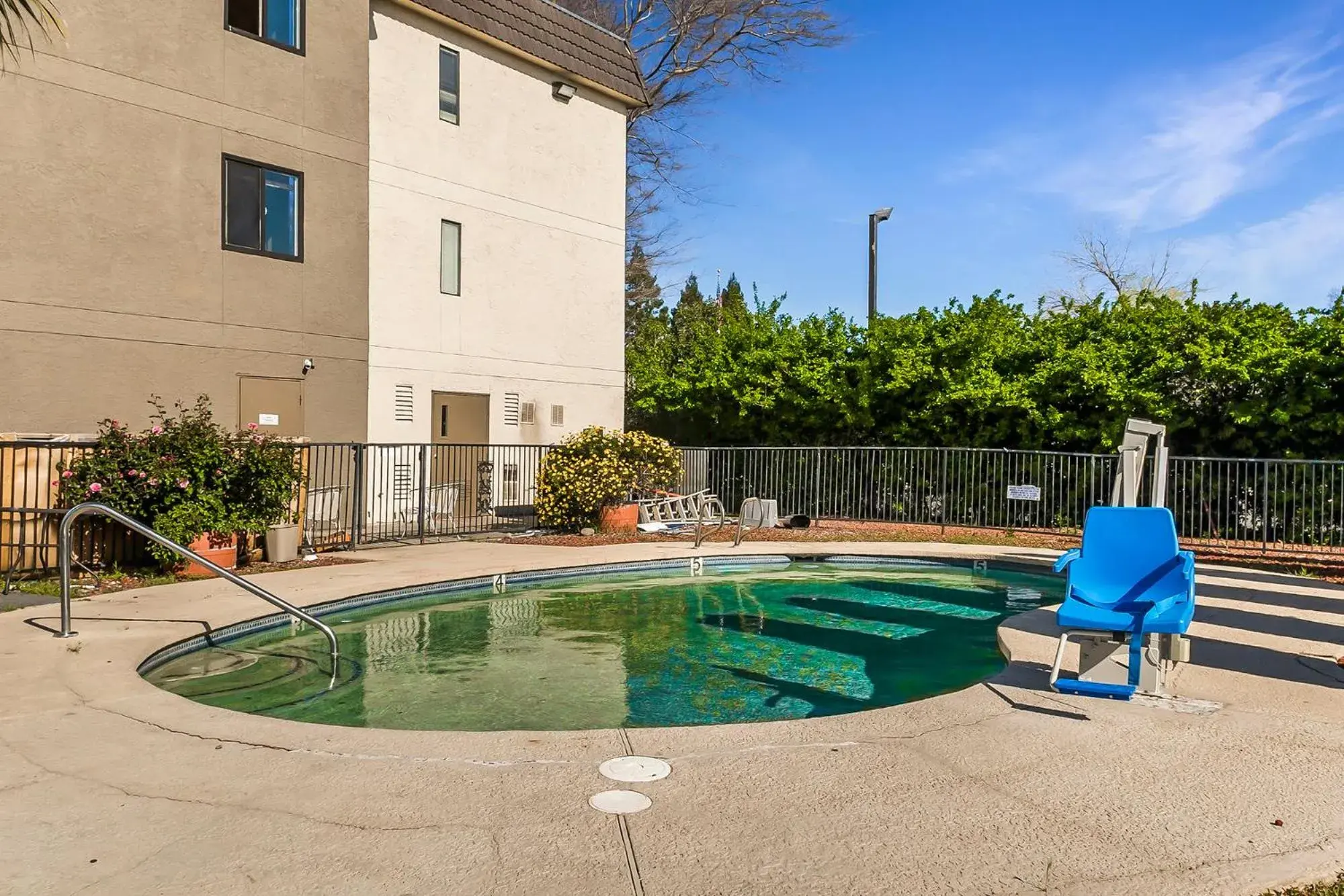 Pool view in Sutter Inn Pool view in Sutter Inn
