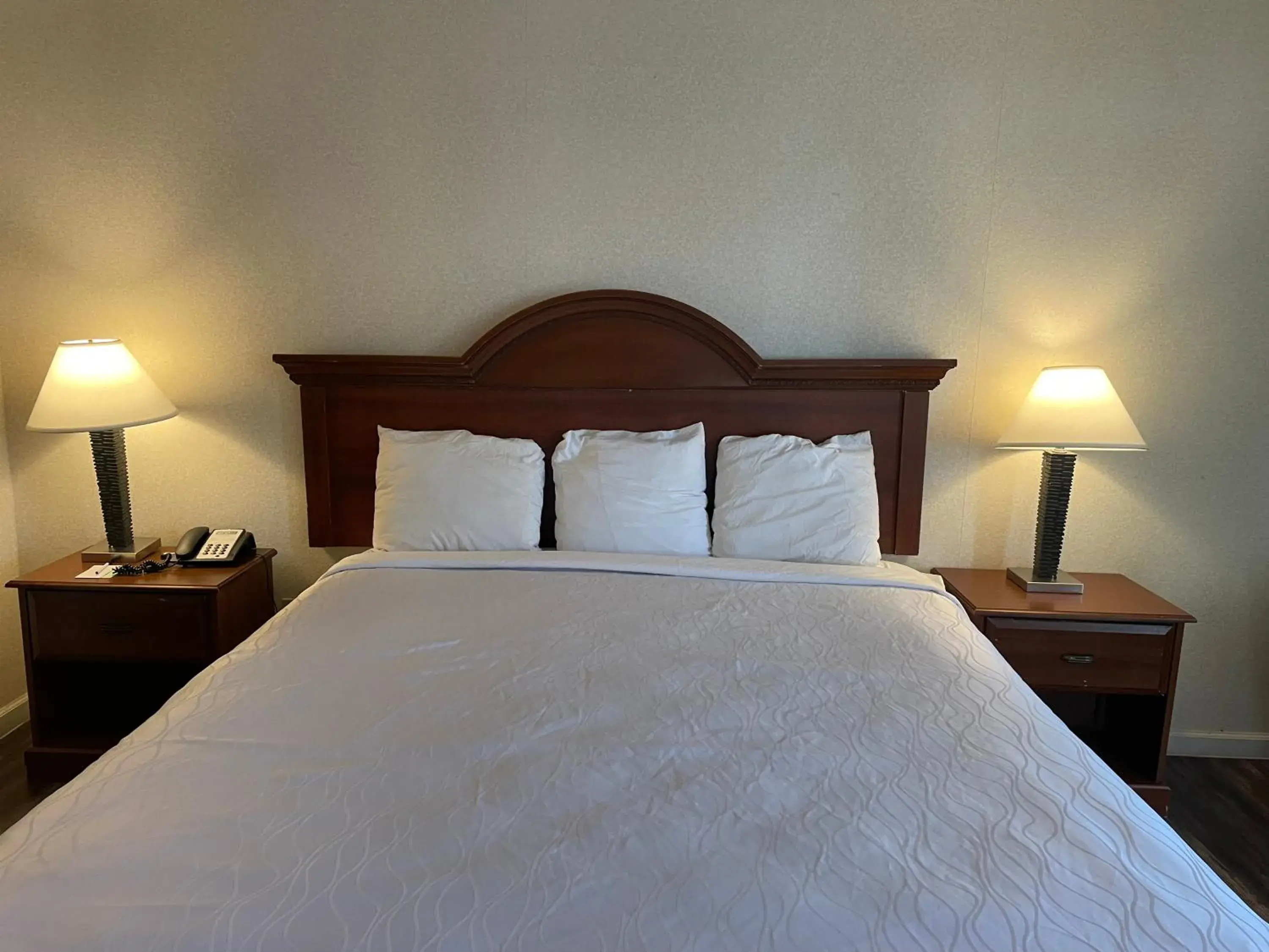 Bed in Sutter Inn Bed in Sutter Inn