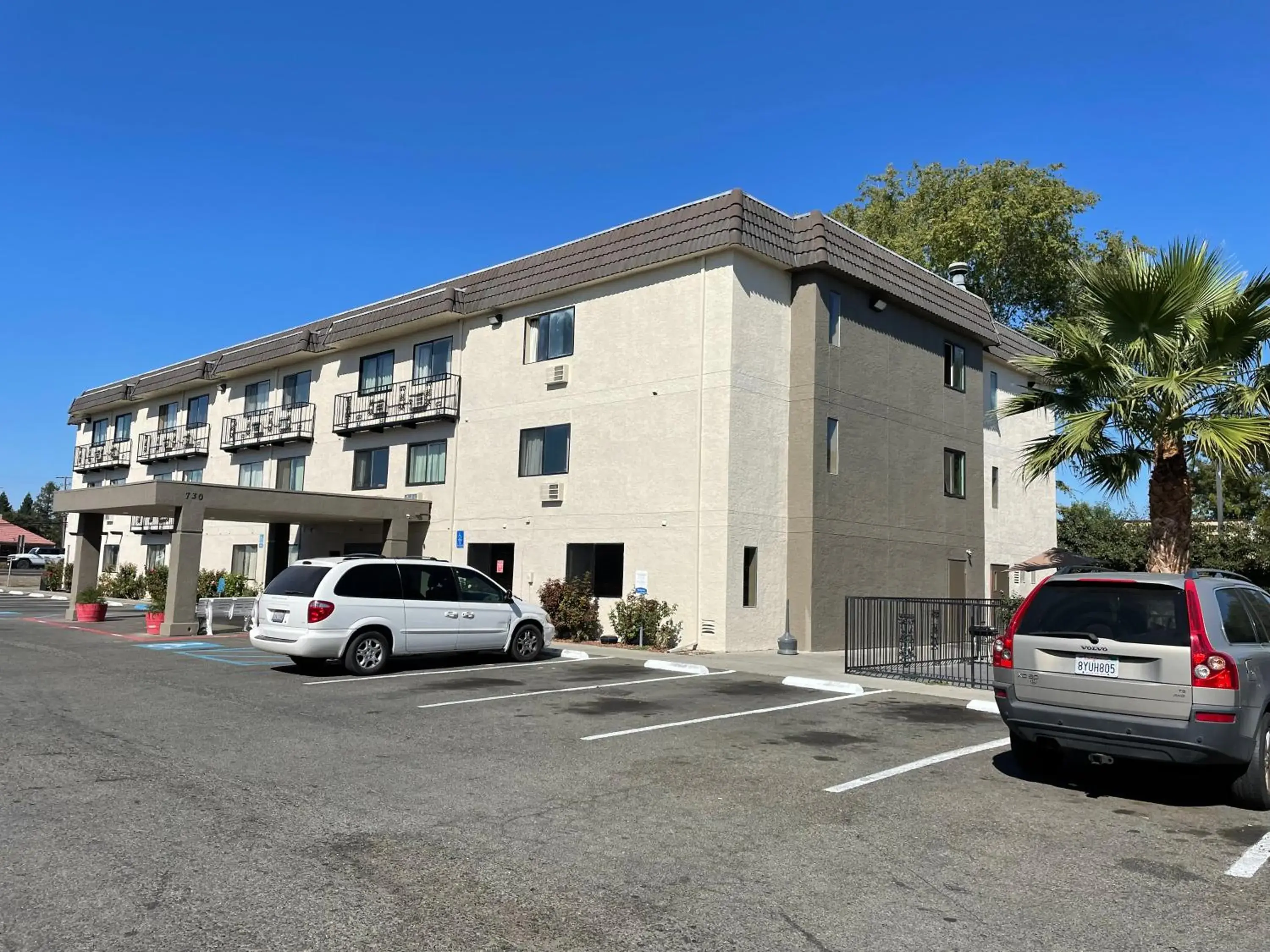 Facade/entrance in Sutter Inn Facade/entrance in Sutter Inn