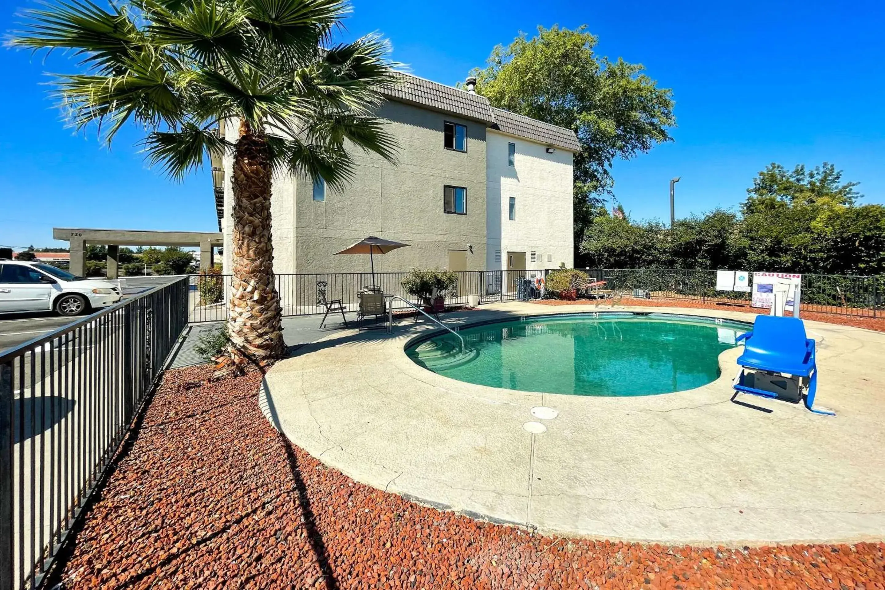 Swimming pool in Sutter Inn Swimming pool in Sutter Inn