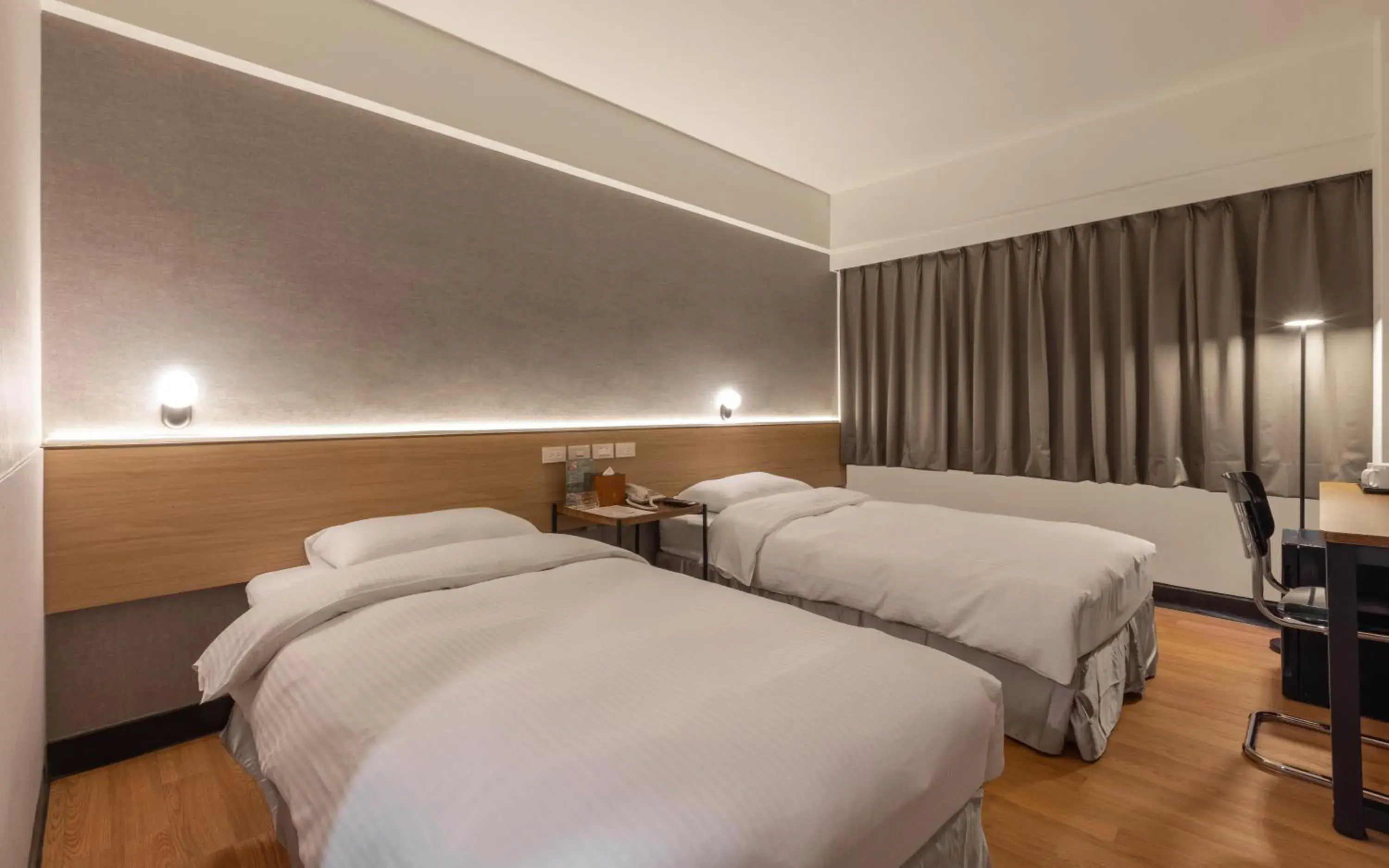 Photo of the whole room, Bed in New World Hotel Photo of the whole room, Bed in New World Hotel