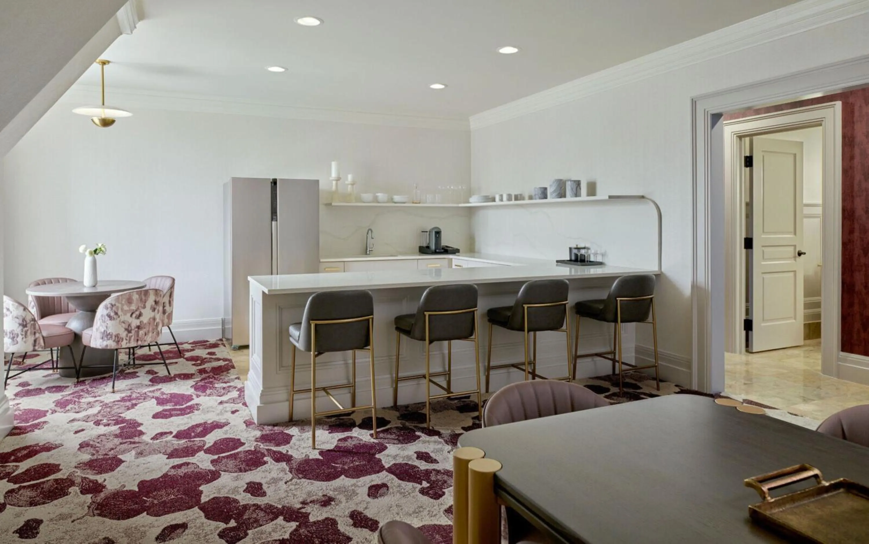 Coffee/tea facilities in Royal Park Hotel