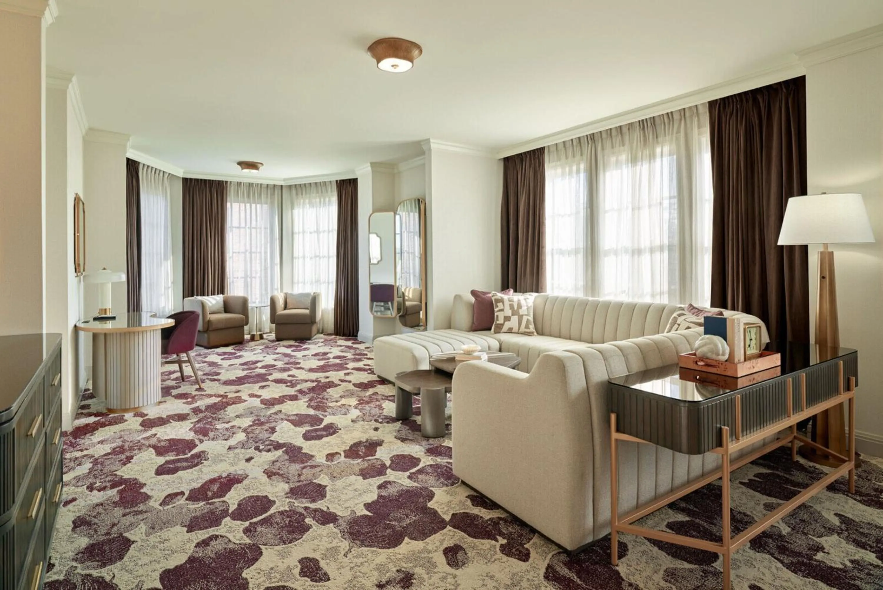 Living room in Royal Park Hotel