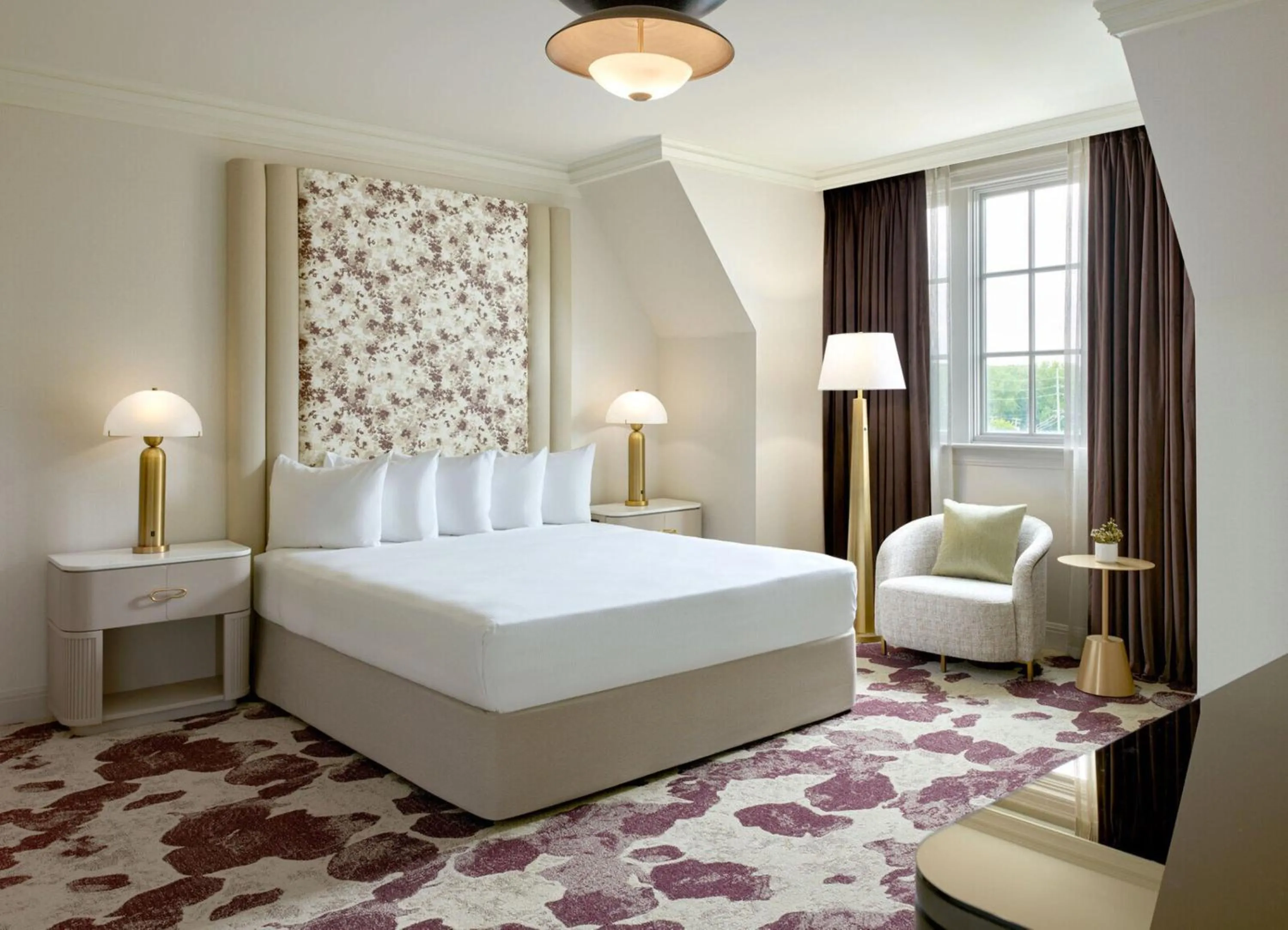 Bed in Royal Park Hotel