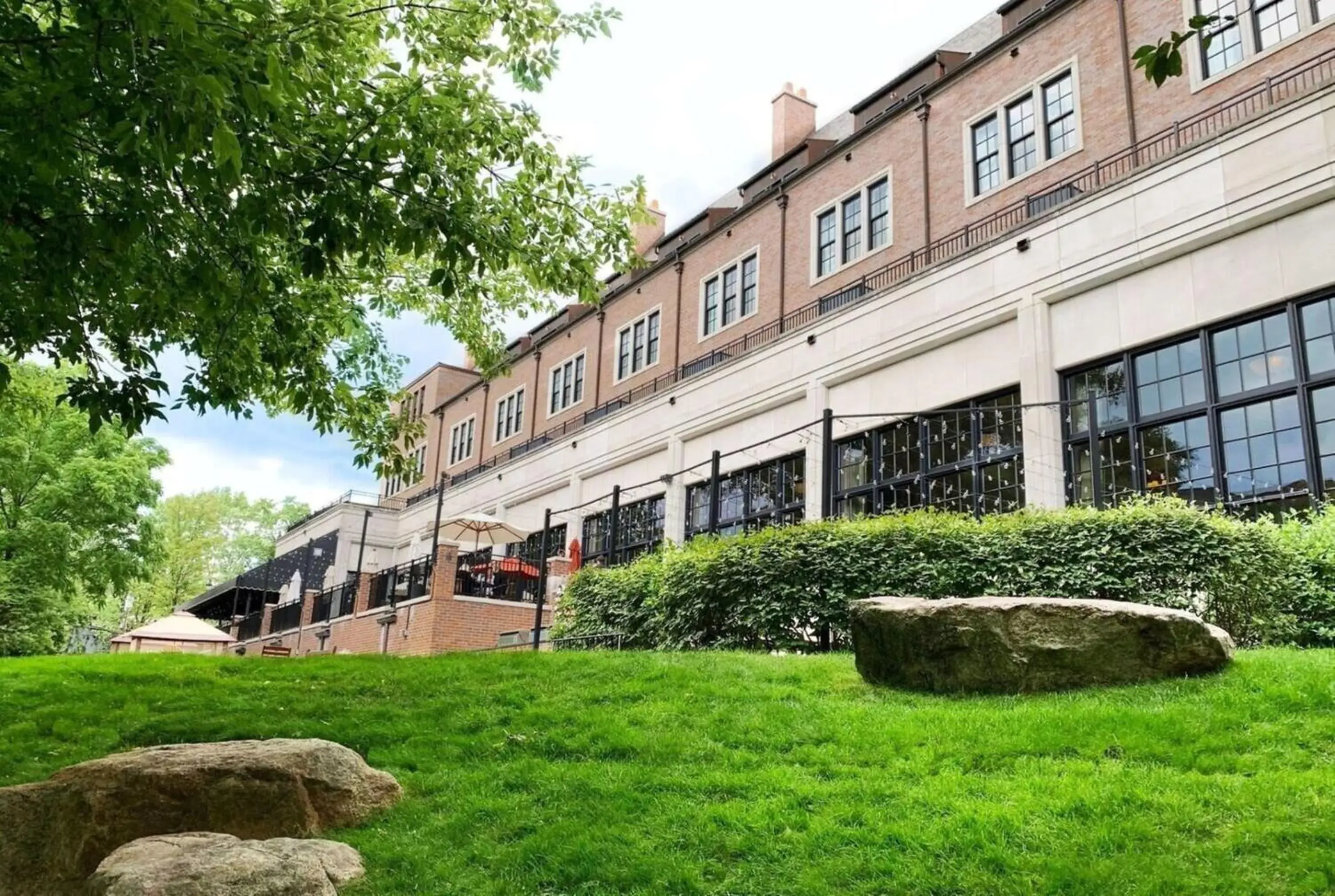 Property building in Royal Park Hotel Property building in Royal Park Hotel