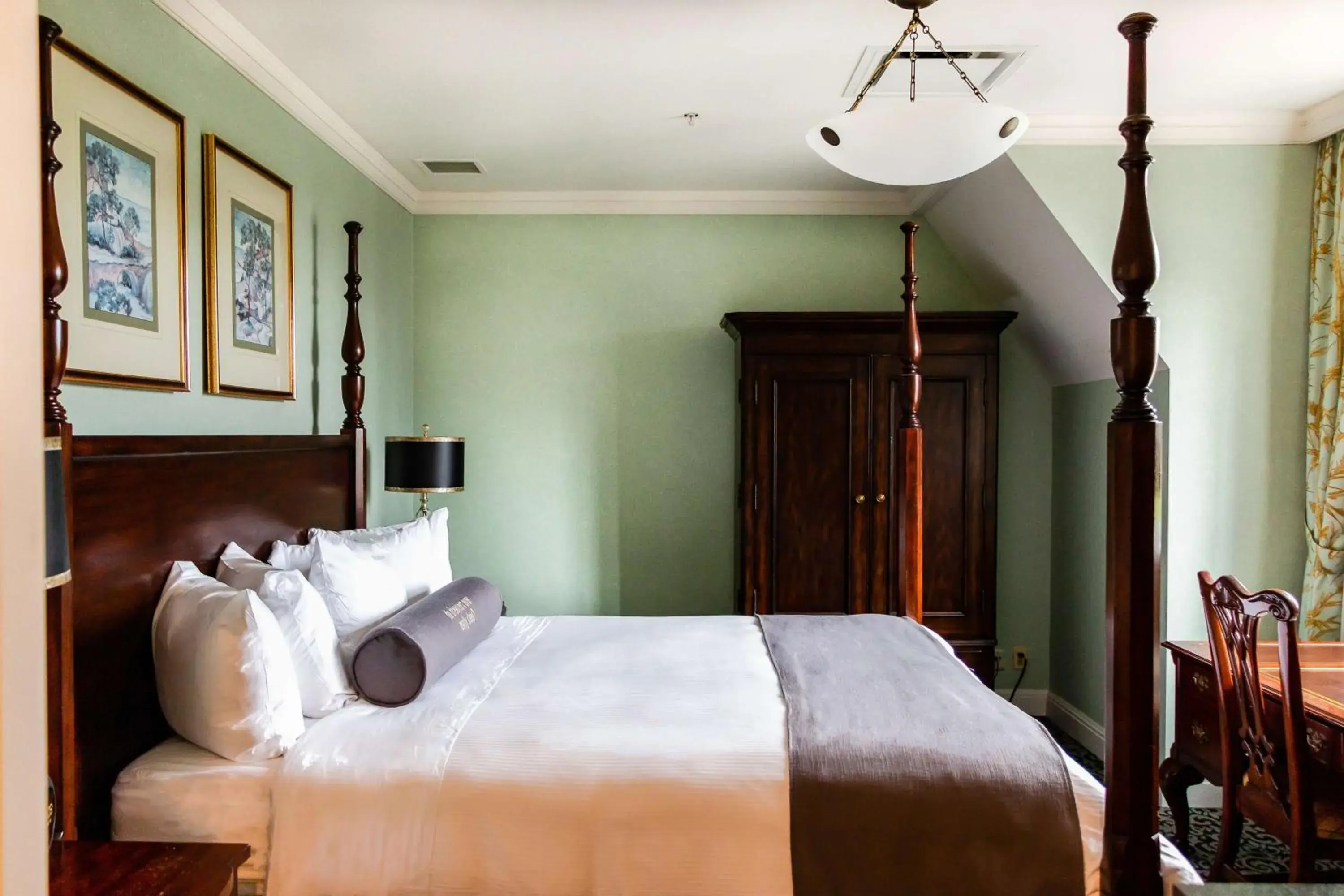 Cottage with King Bed and View - Parlor Room/Non-Smoking in Royal Park Hotel Cottage with King Bed and View - Parlor Room/Non-Smoking in Royal Park Hotel