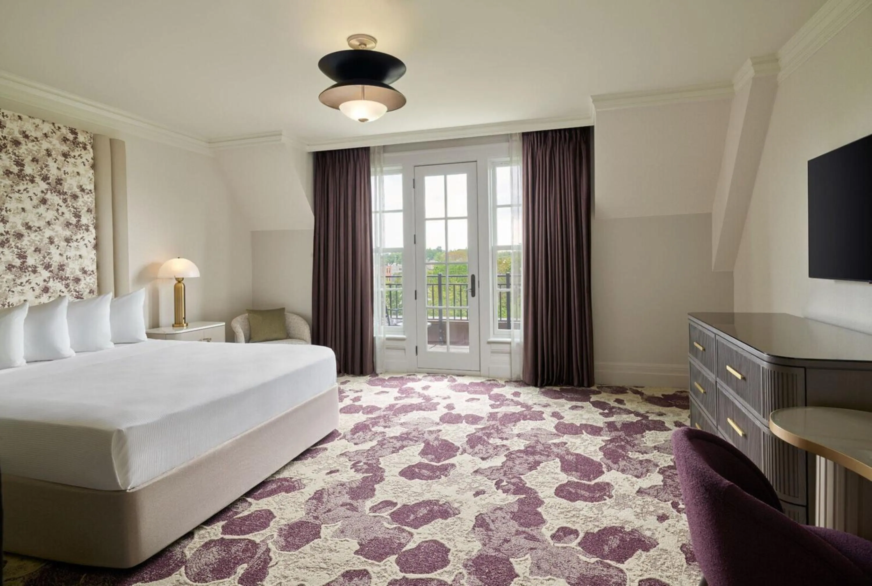 Bed in Royal Park Hotel