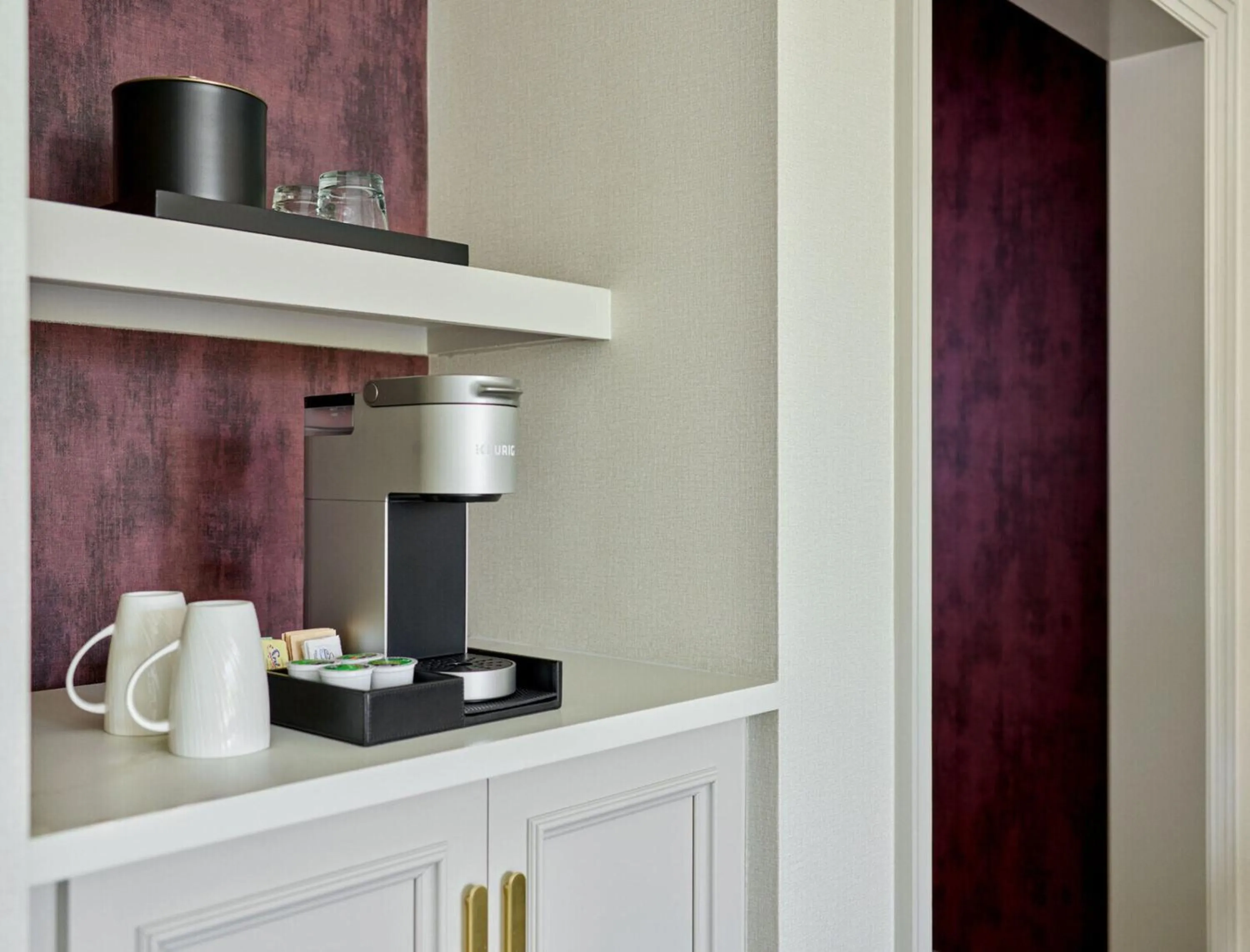 Coffee/tea facilities in Royal Park Hotel