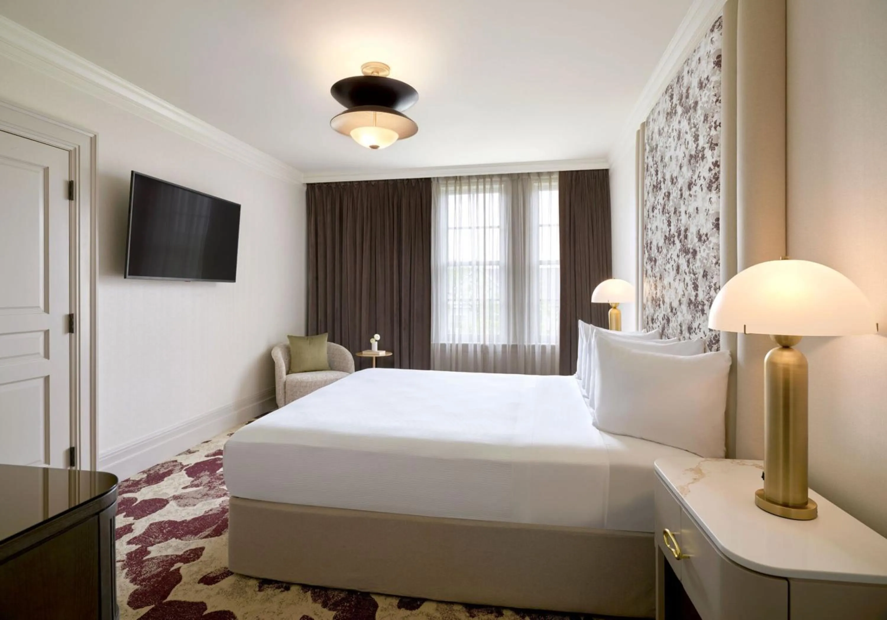 Bed in Royal Park Hotel