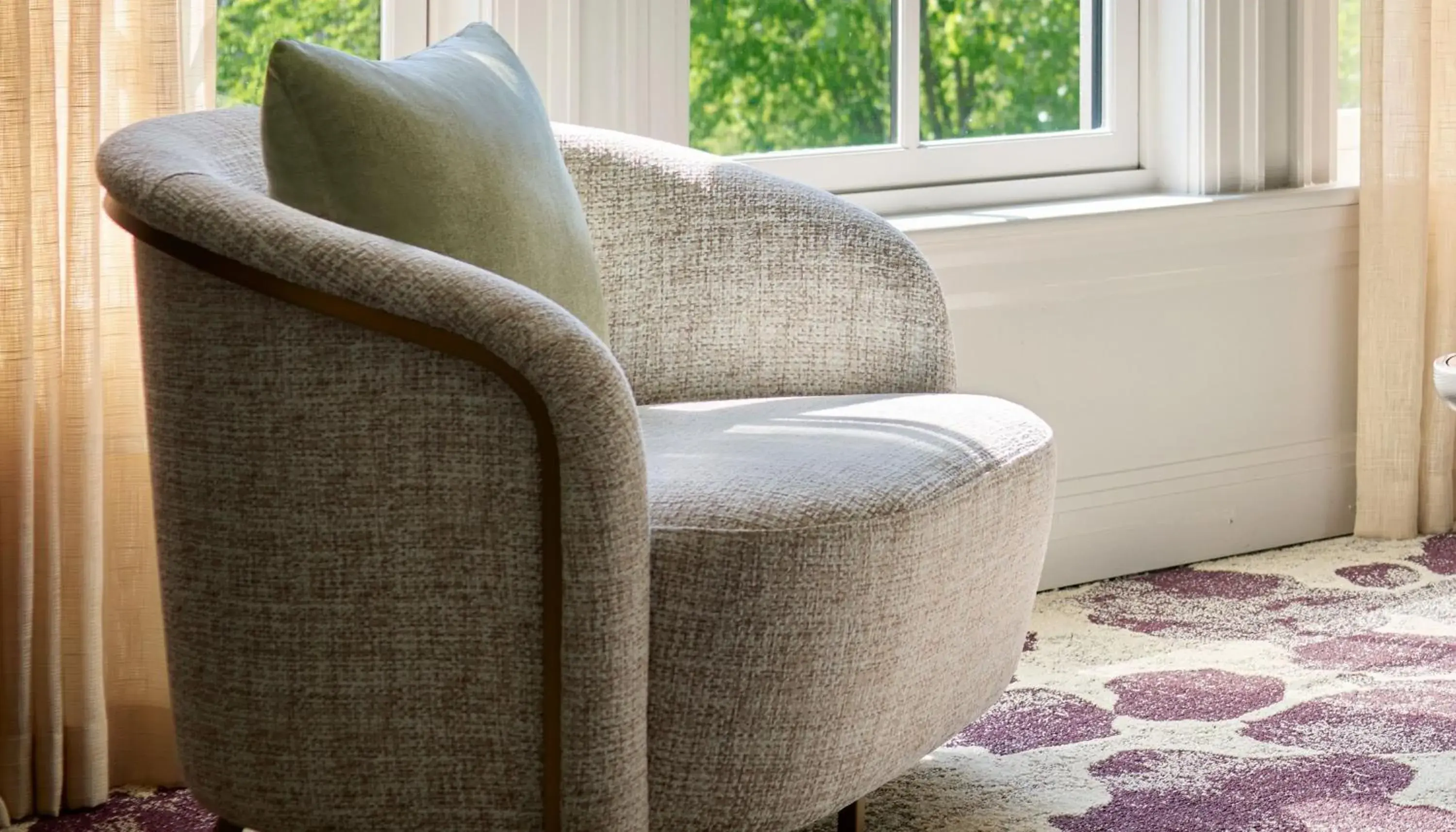 Large King Room with Roll-In Shower - Disability Access in Royal Park Hotel Large King Room with Roll-In Shower - Disability Access in Royal Park Hotel