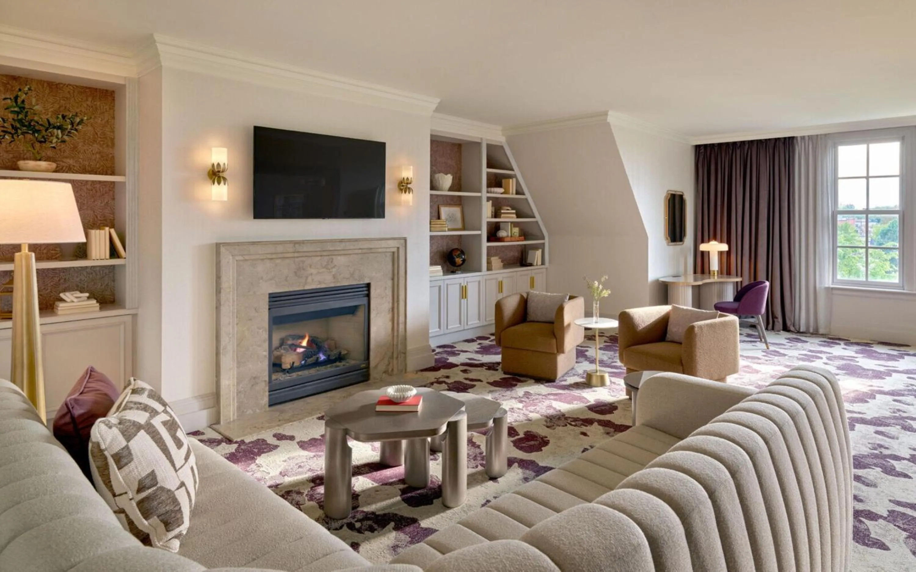 TV and multimedia in Royal Park Hotel