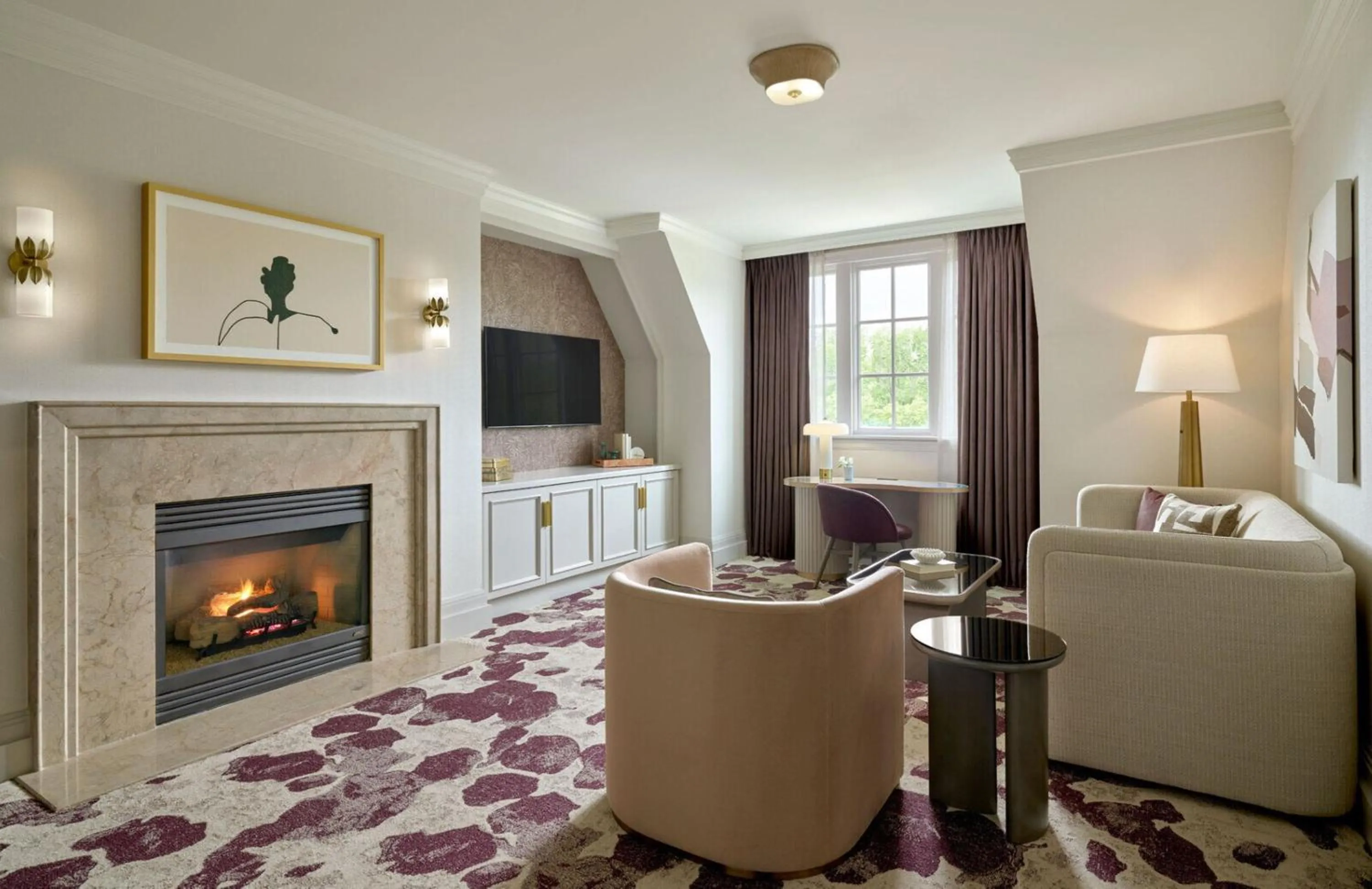 TV and multimedia in Royal Park Hotel