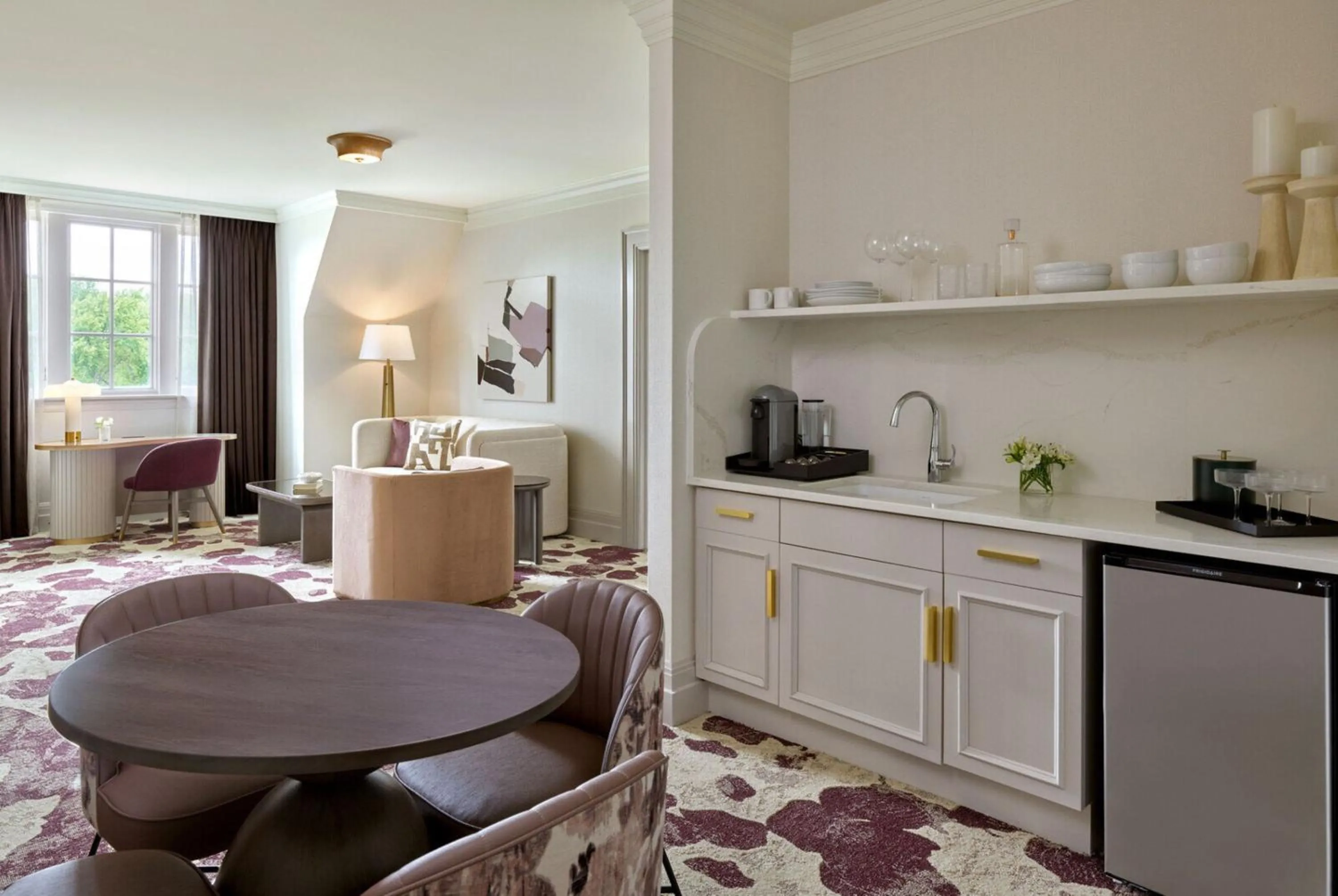 Kitchen or kitchenette in Royal Park Hotel