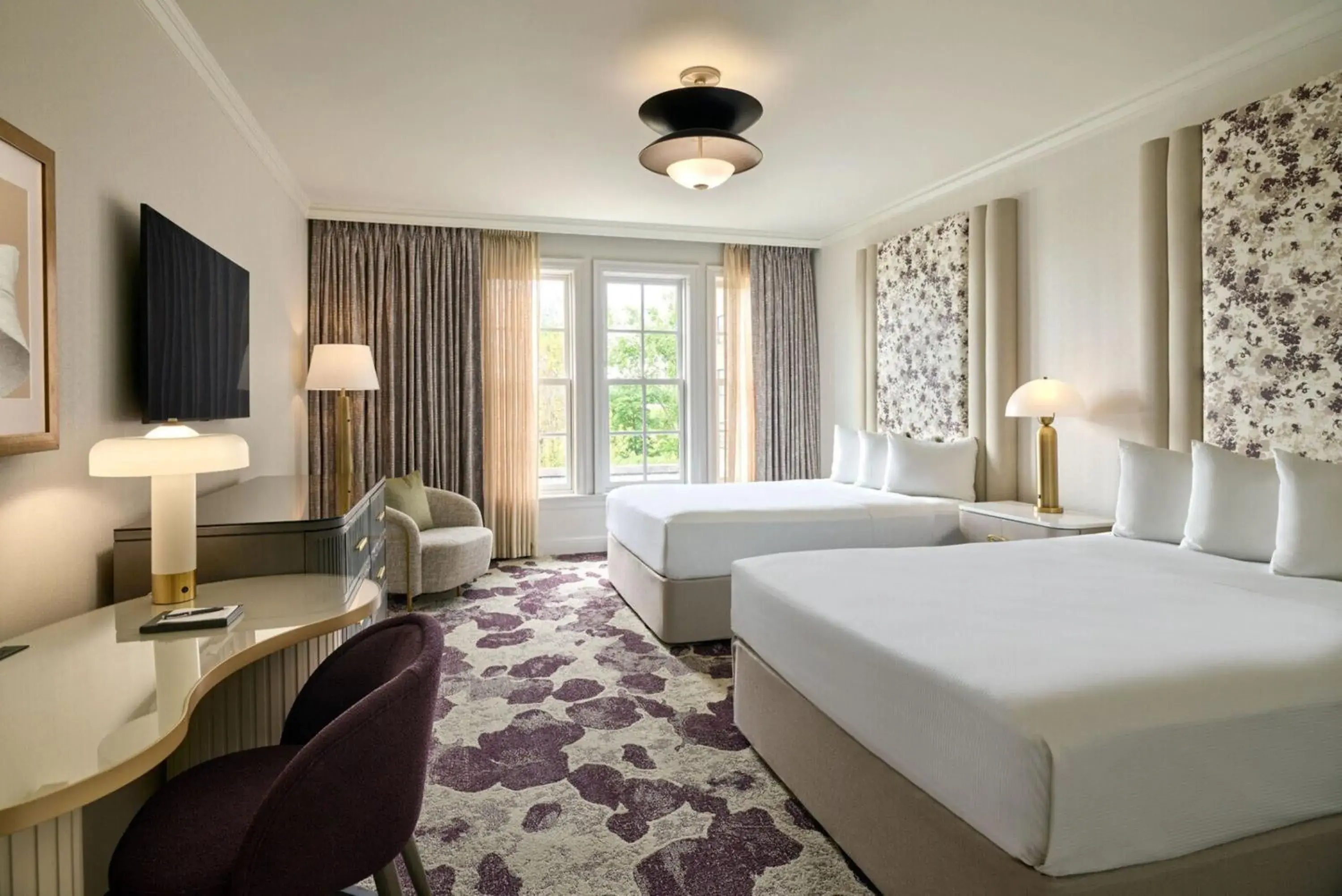 Executive Queen Room with Two Queen Beds and City View - Non-Smoking in Royal Park Hotel Executive Queen Room with Two Queen Beds and City View - Non-Smoking in Royal Park Hotel