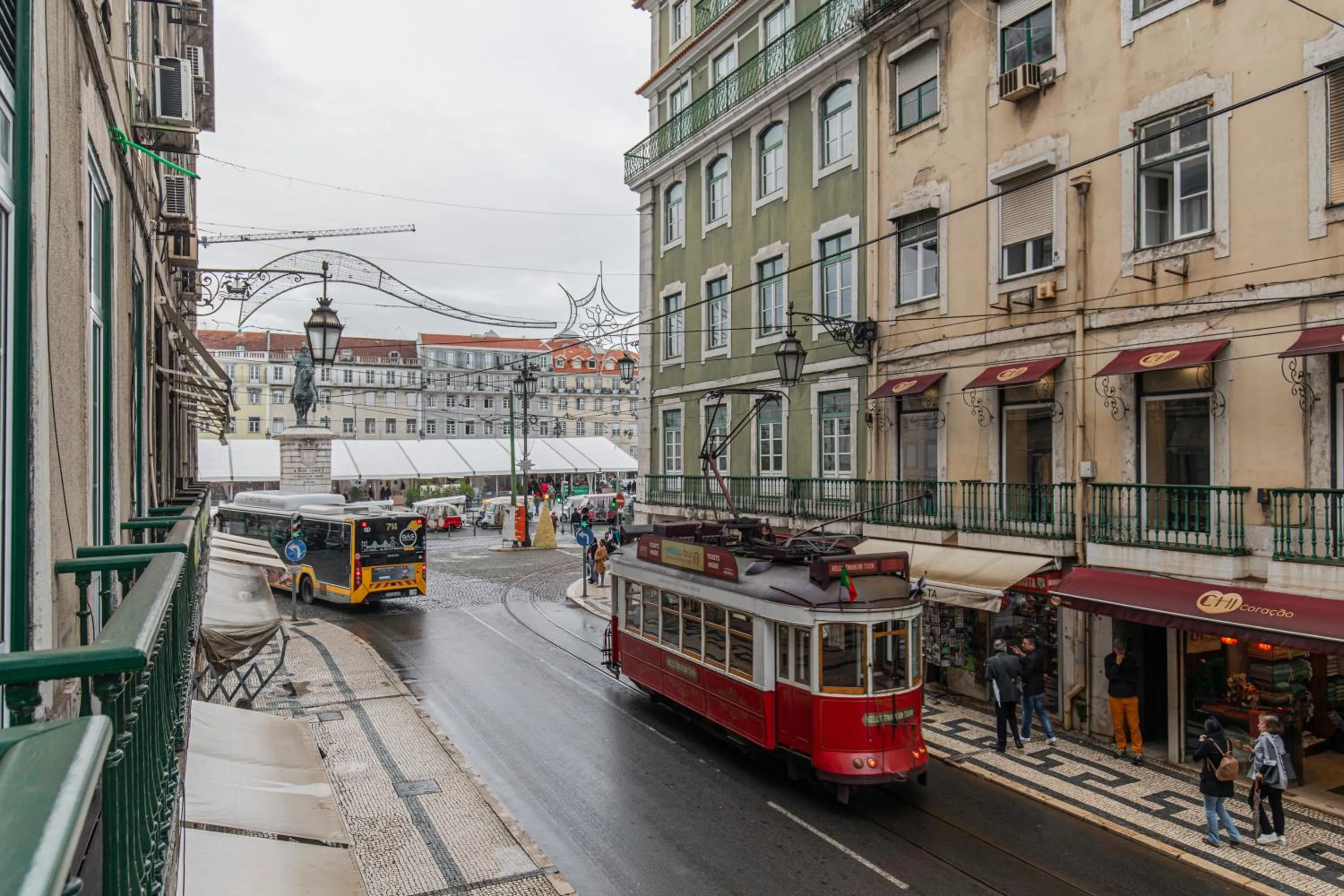 Street view in Upscale & Modern 2BDR Apartment